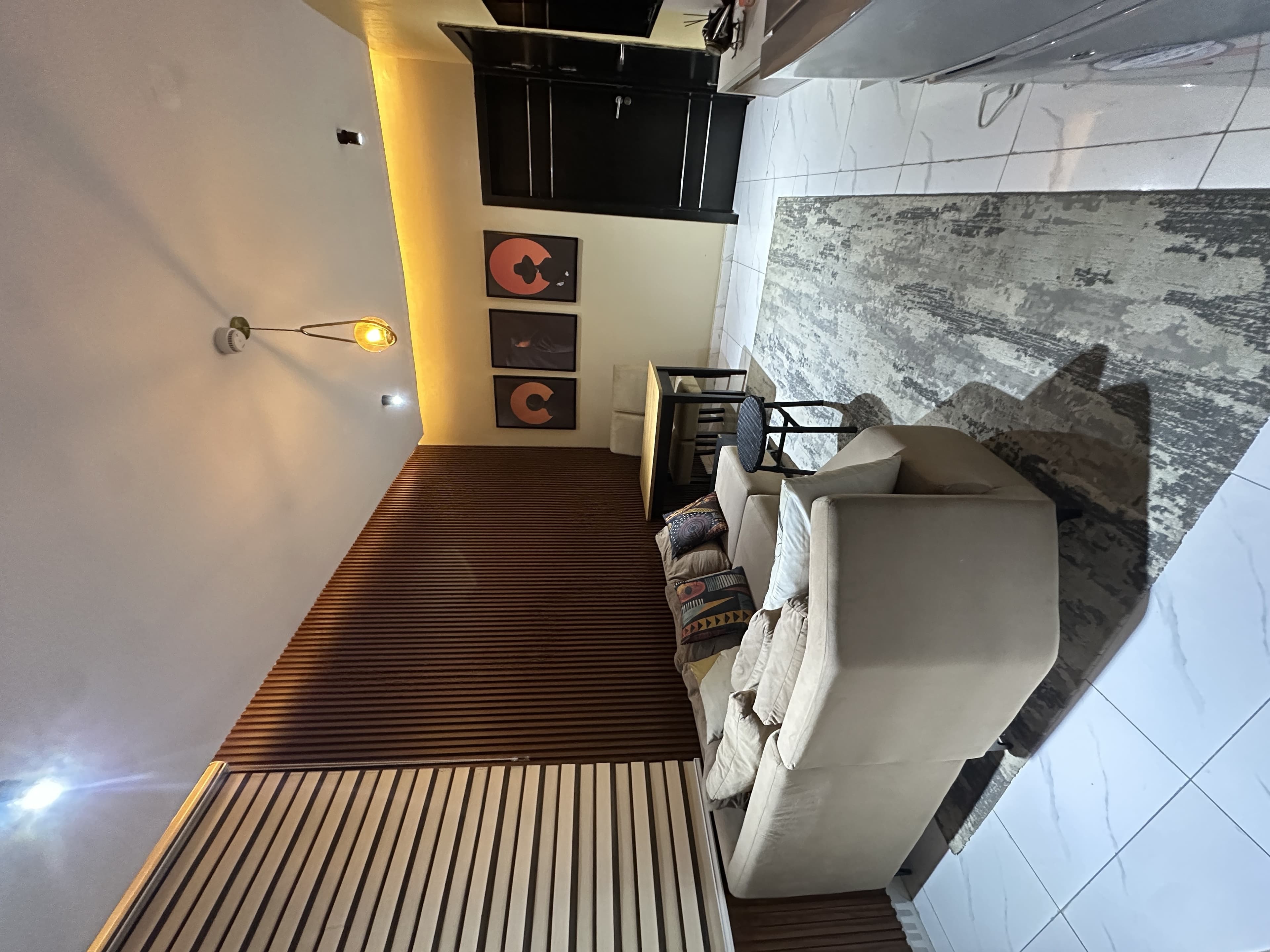 F7 Platinum One-Bedroom - Image 4