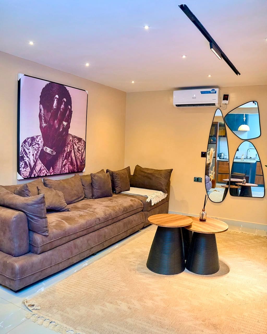 Luxembourg Luxury 1-Bedroom in Surulere - Image 2