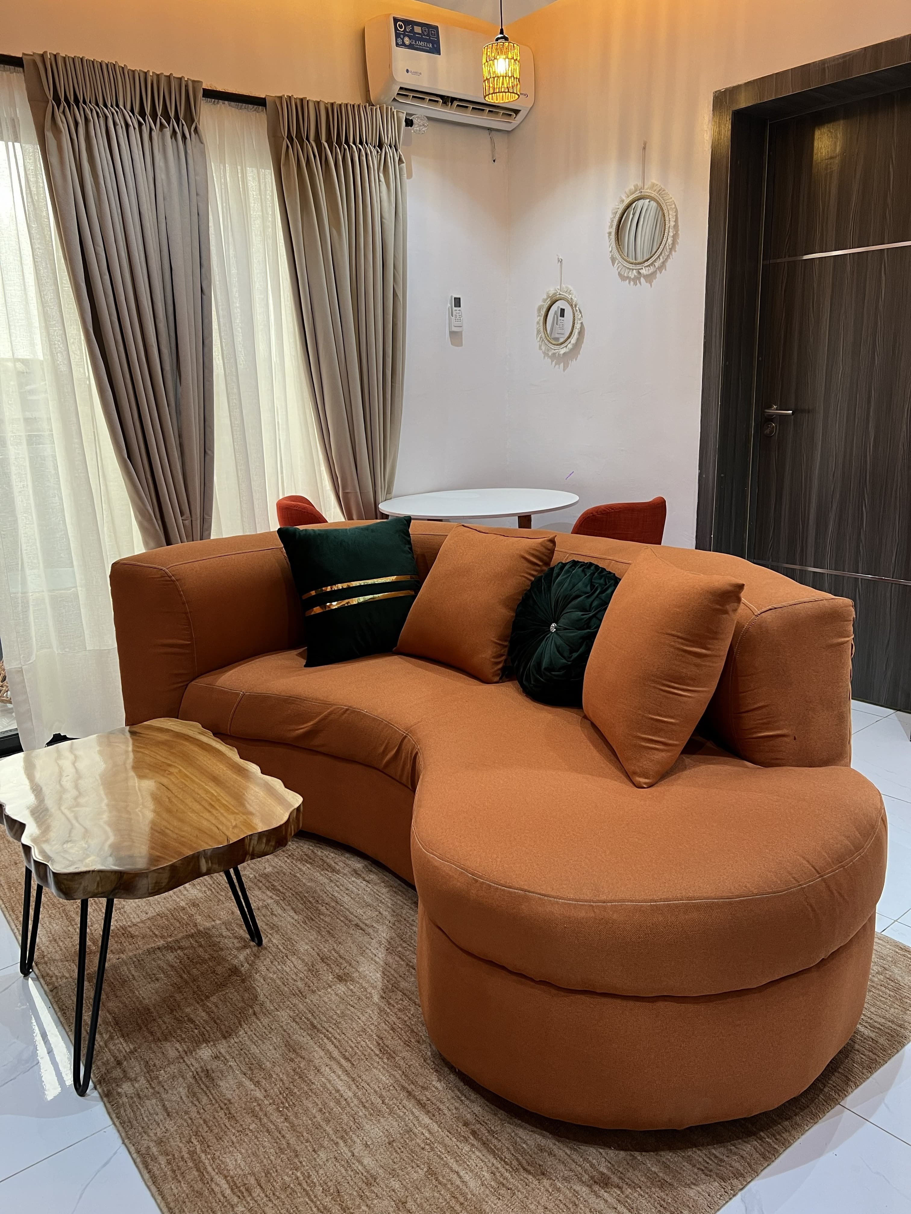 G2 One Bedroom Grand Suite - Image 2