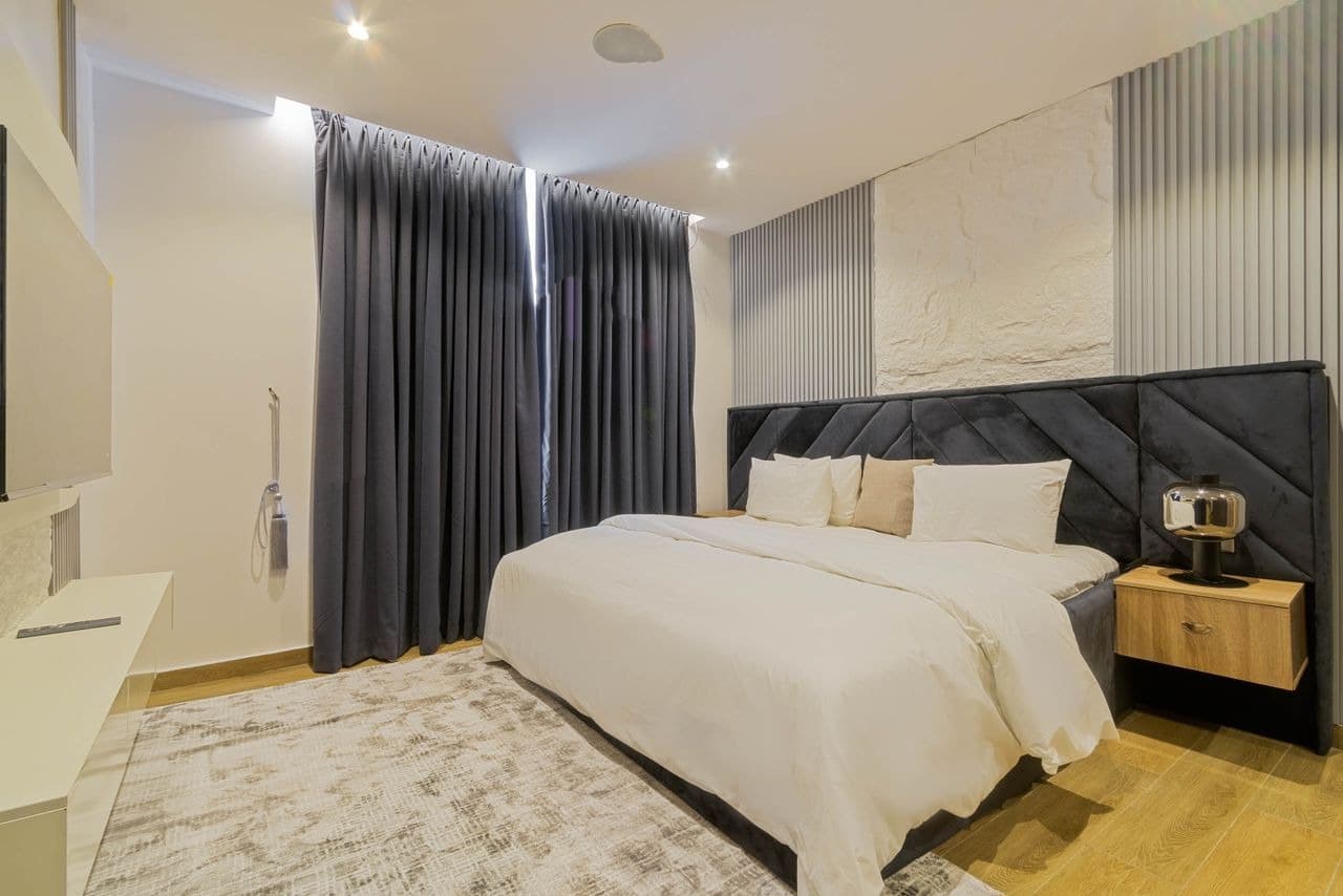 The Omini Apartments Luxury 2-Bedroom Urban Retreat - Image 4