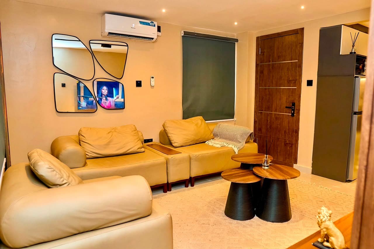 Luxembourg Luxury 1-Bedroom in Surulere - Image 2