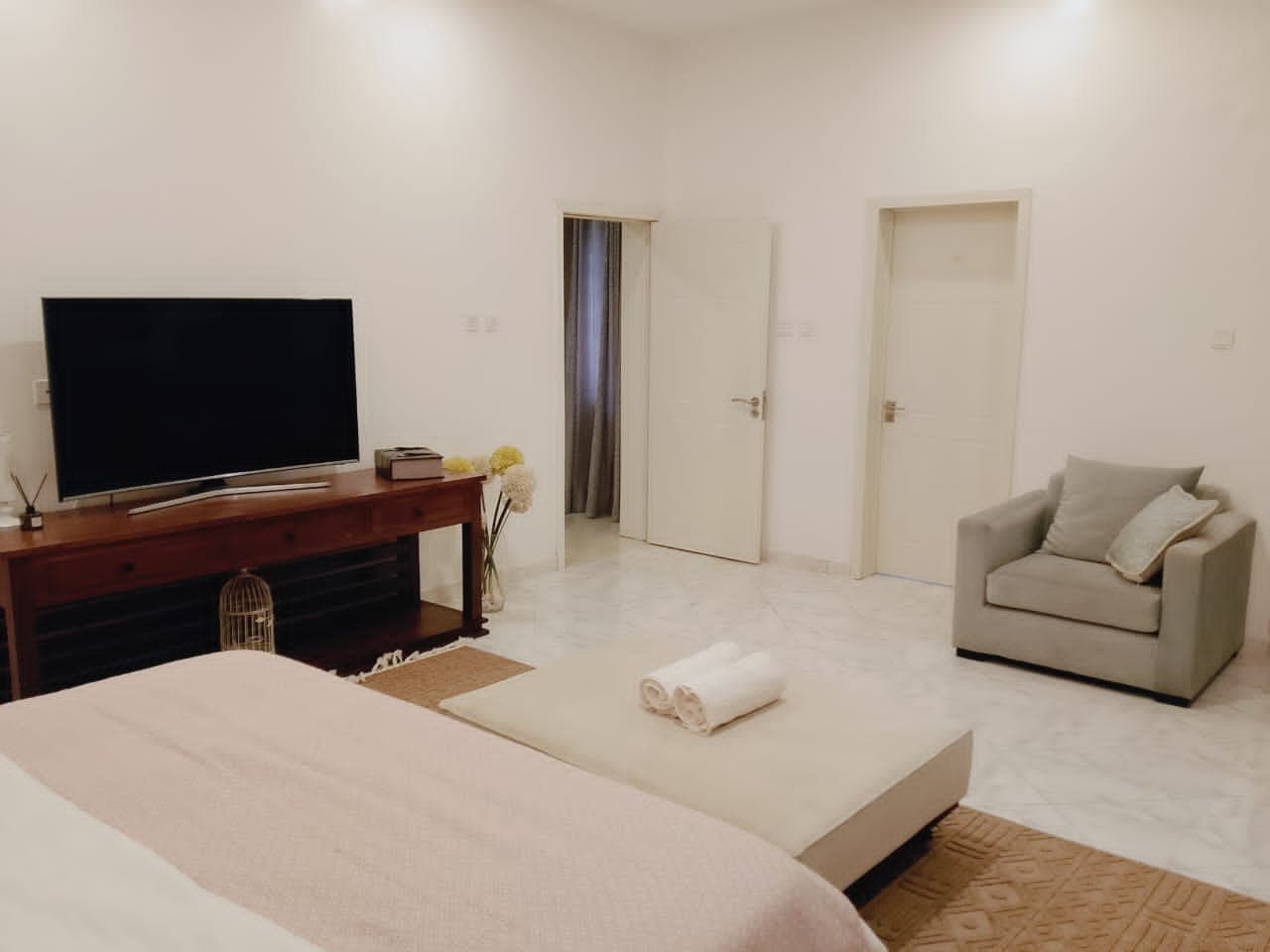 Stylish 4-Bedroom Escape in Lekki - Image 2