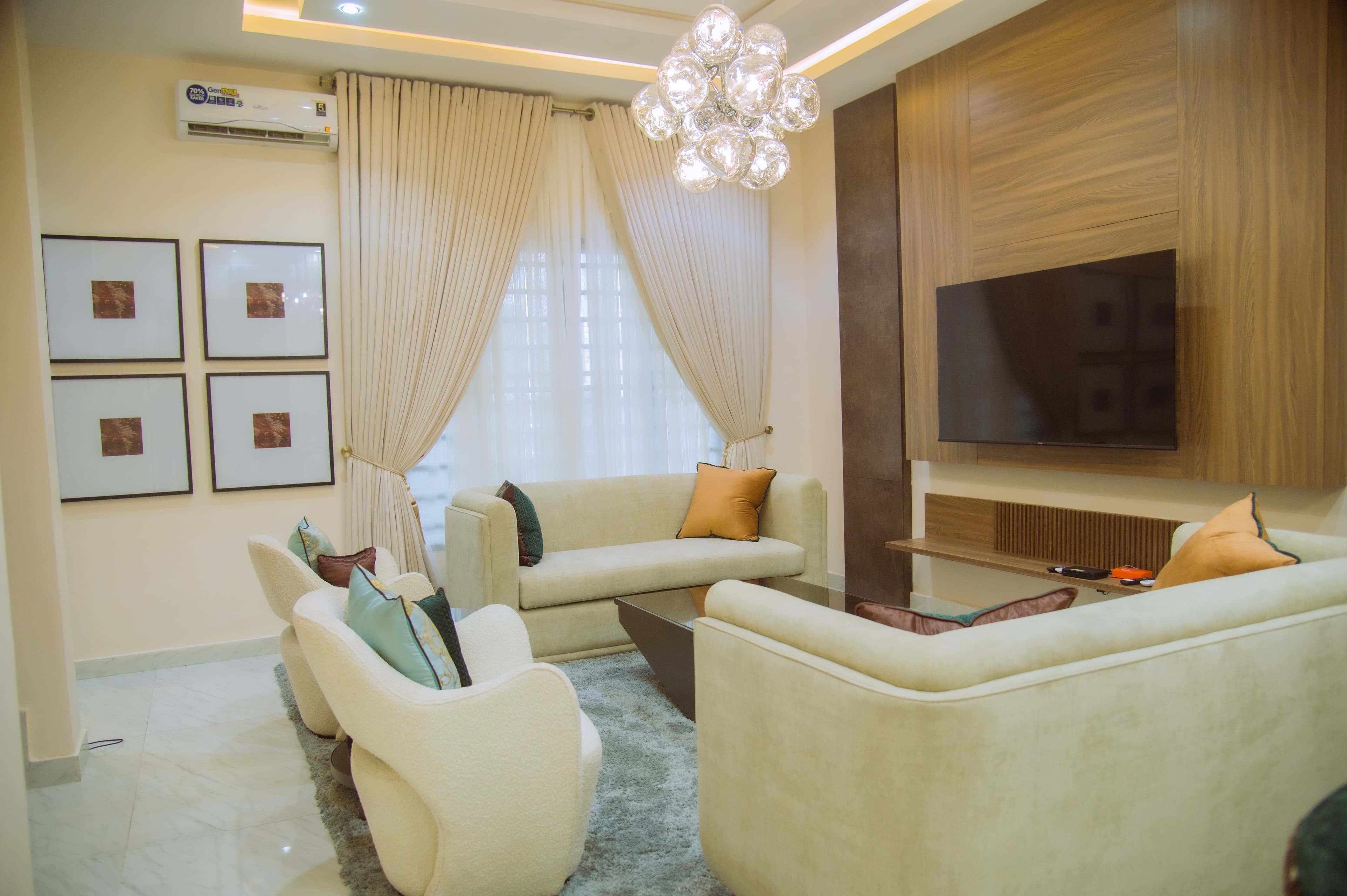 The Presidential Suite - Luxurious 4-Bedroom Retreat in Ikeja