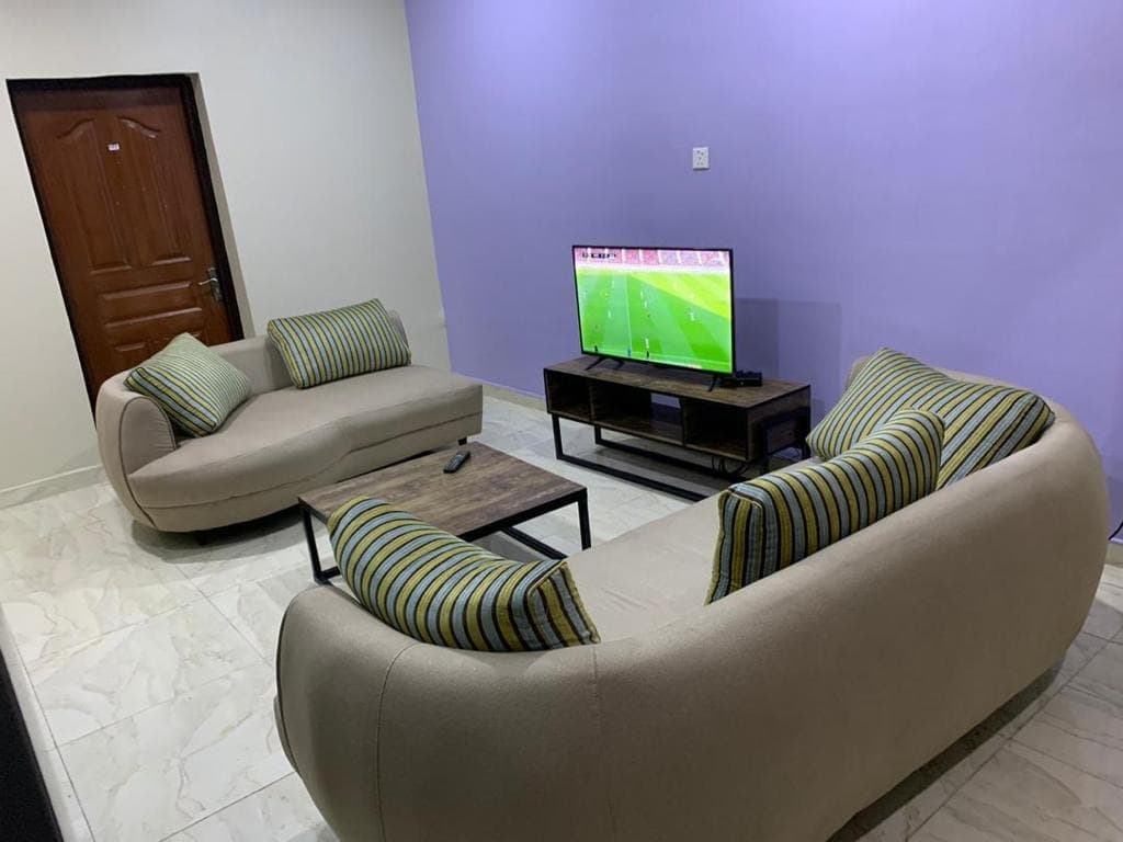 1 Bedroom Basic Comfort - Image 2