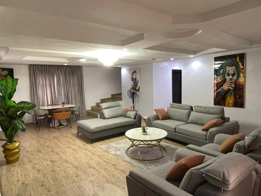 The Grand Ikeja Haven - Spacious 5-Bedroom Luxury Retreat