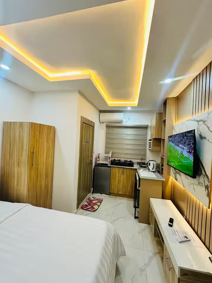 The Lekki Hideaway S9- Stylish Studio Retreat in Lekki Phase 1 - Unit 1 - Image 5
