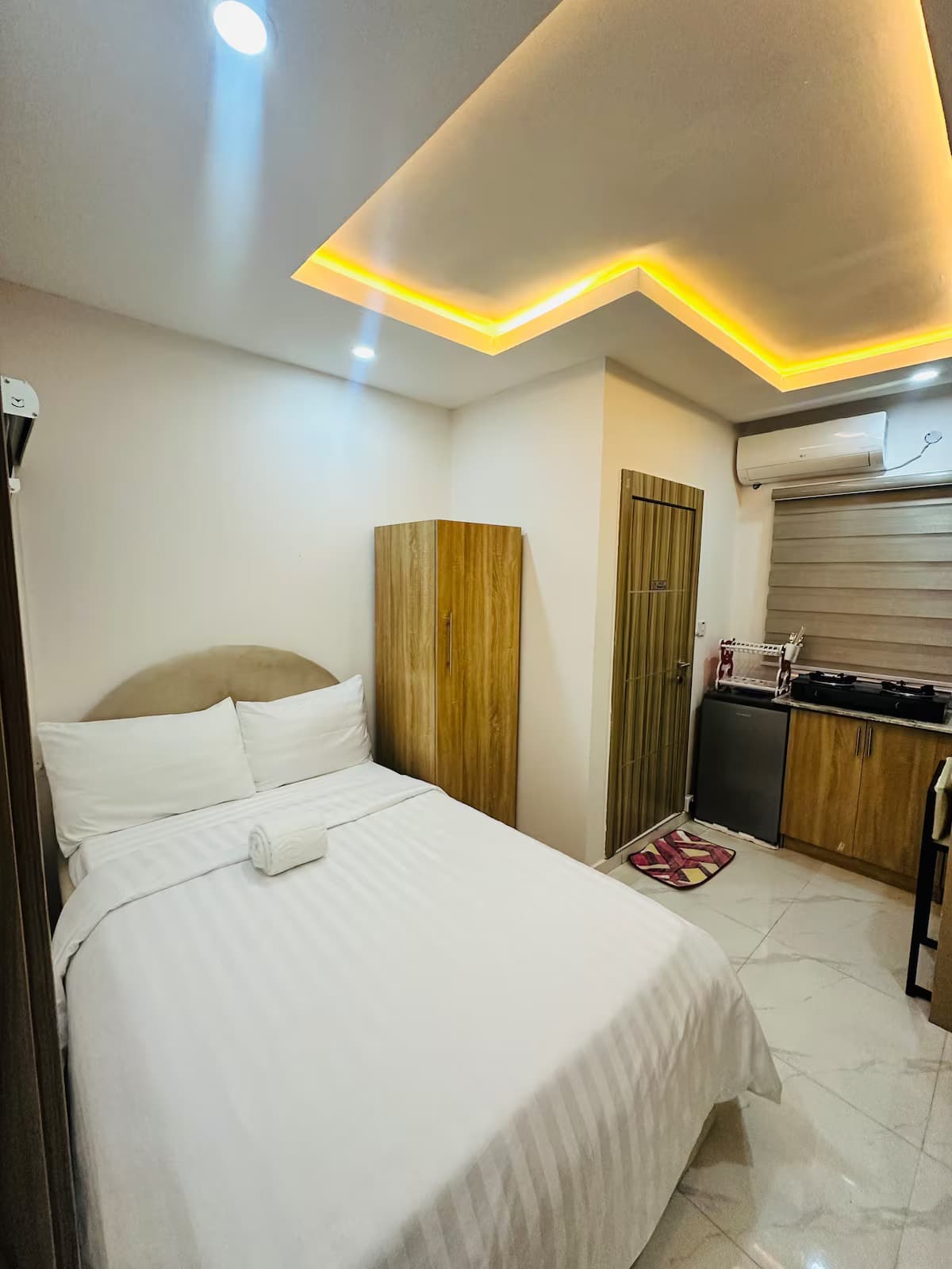 The Lekki Hideaway S9- Stylish Studio Retreat in Lekki Phase 1 - Unit 1 - Image 4