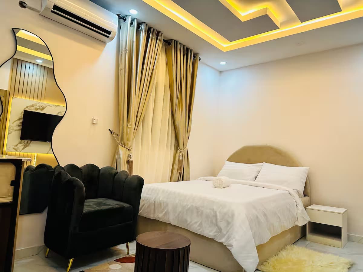 The Lekki Hideaway S8 - Stylish Studio Retreat in Lekki Phase 1 - Unit 2 - Image 3