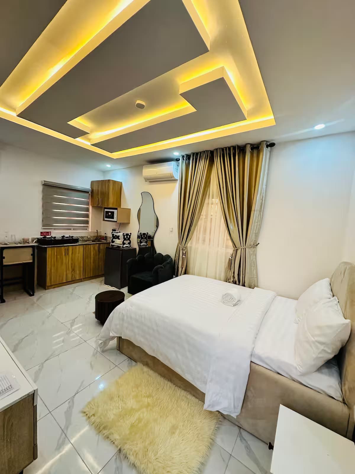 The Lekki Hideaway S8 - Stylish Studio Retreat in Lekki Phase 1 - Unit 2 - Image 4