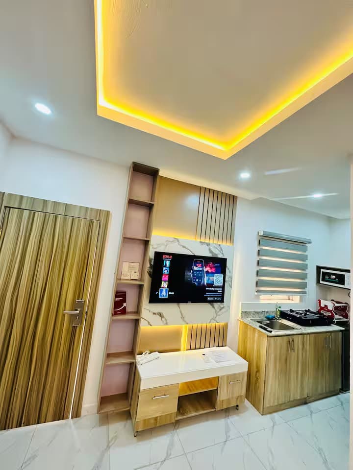 The Lekki Hideaway S6- Stylish Studio Retreat in Lekki Phase 1 - Unit 4 - Image 4