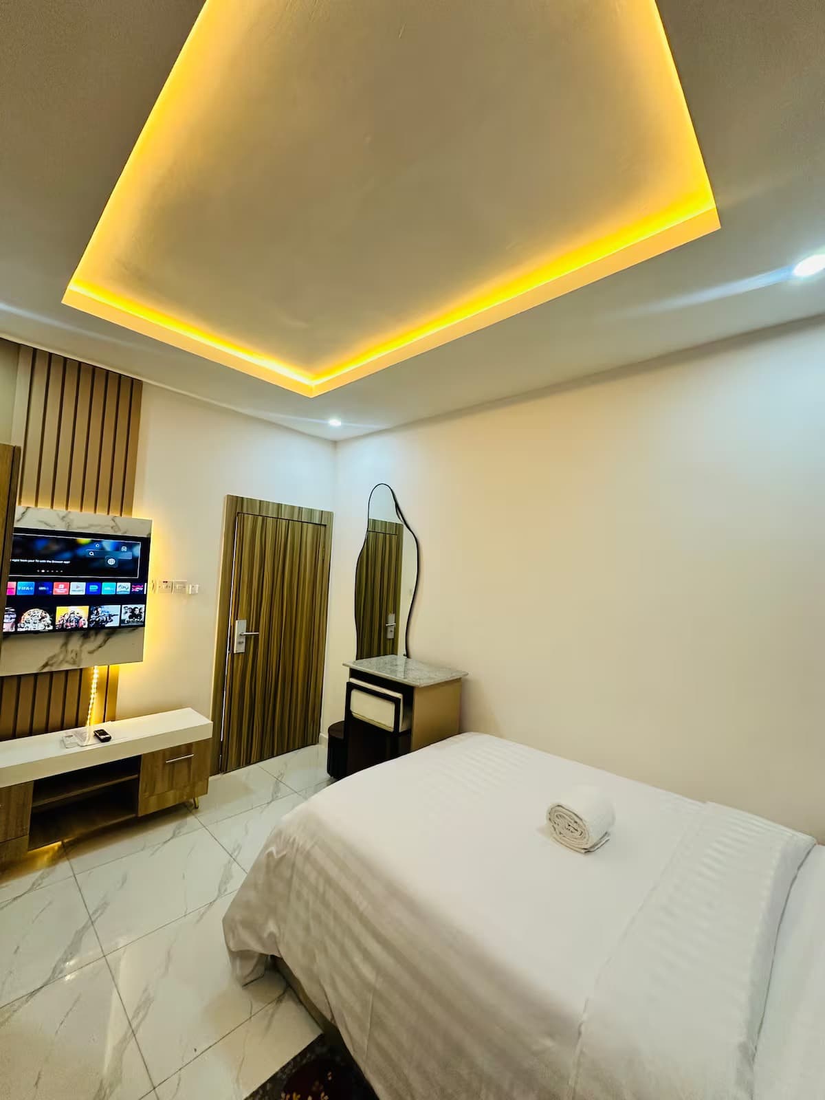 The Lekki Hideaway S5 - Stylish Studio Retreat in Lekki Phase 1 - Unit 5
