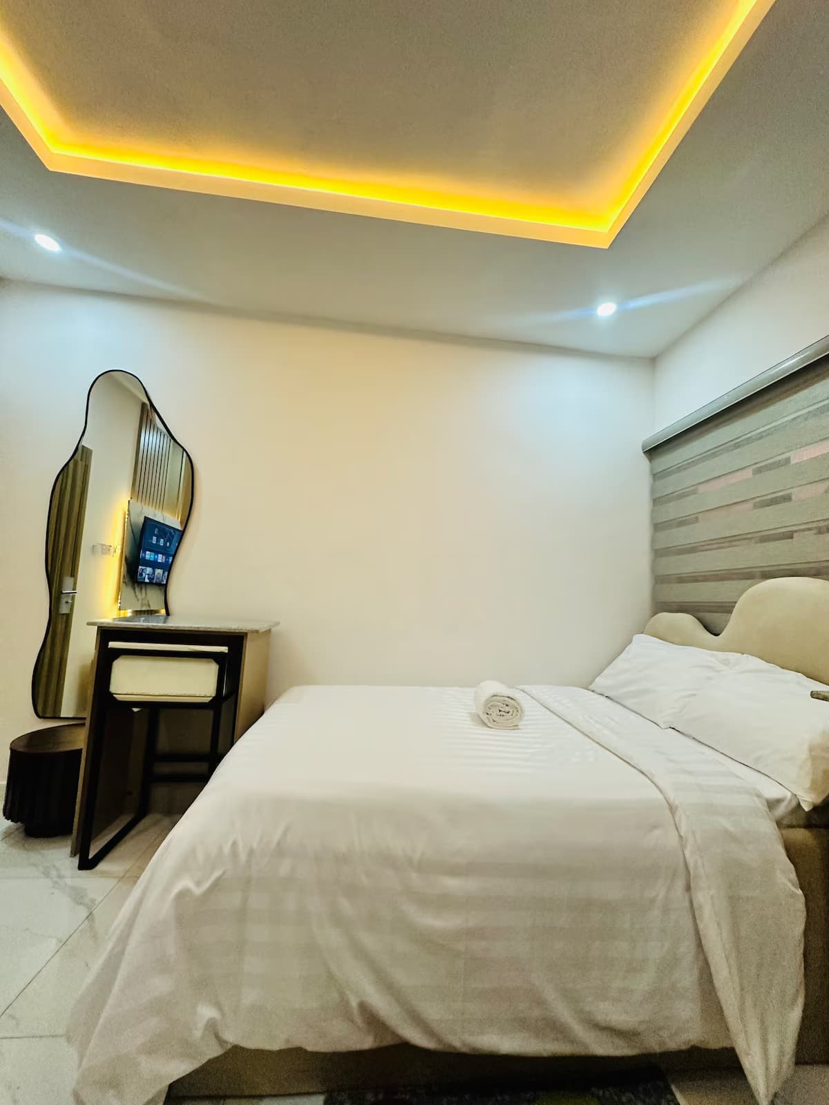 The Lekki Hideaway S5 - Stylish Studio Retreat in Lekki Phase 1 - Unit 5 - Image 5