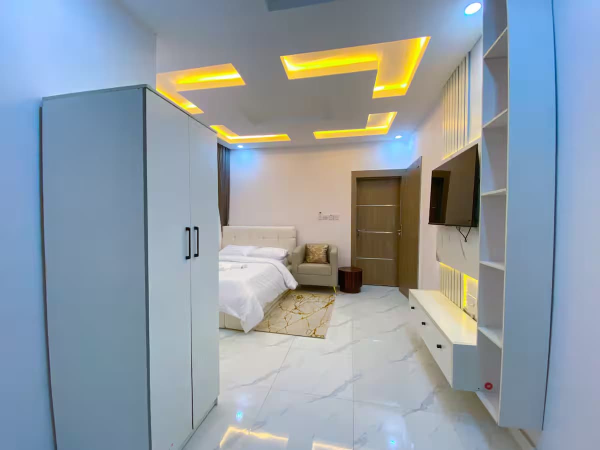 The Lekki Hideaway S4 - Stylish Studio Retreat in Lekki Phase 1 - Unit 6 - Image 3