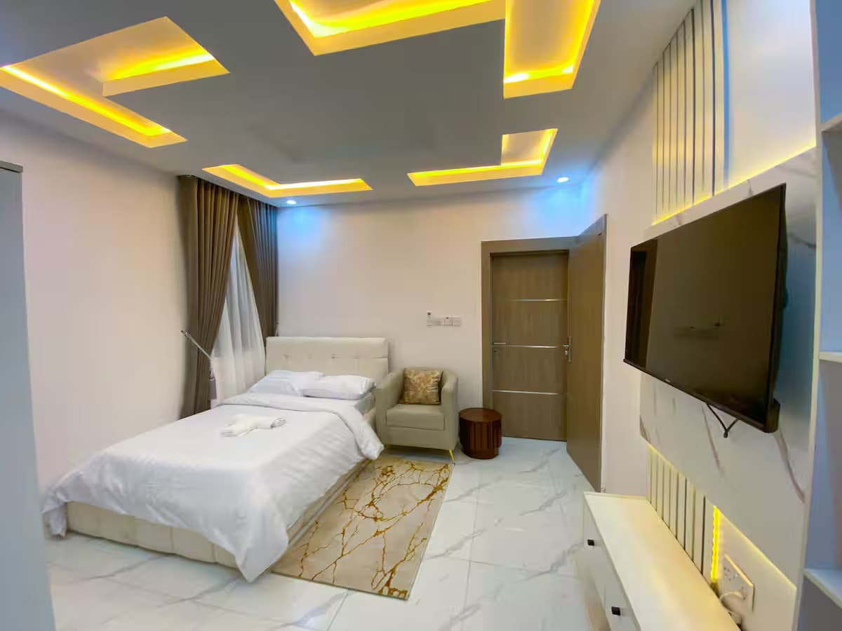 The Lekki Hideaway S4 - Stylish Studio Retreat in Lekki Phase 1 - Unit 6 - Image 5