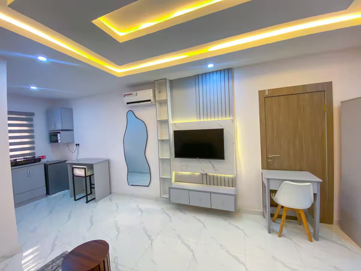 The Lekki Hideaway S2- Stylish Studio Retreat in Lekki Phase 1 - Unit 8 - Image 4