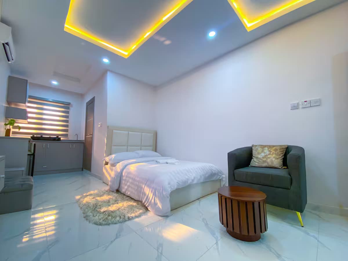 The Lekki Hideaway S1 - Stylish Studio Retreat in Lekki Phase 1 - Unit 9 - Image 5