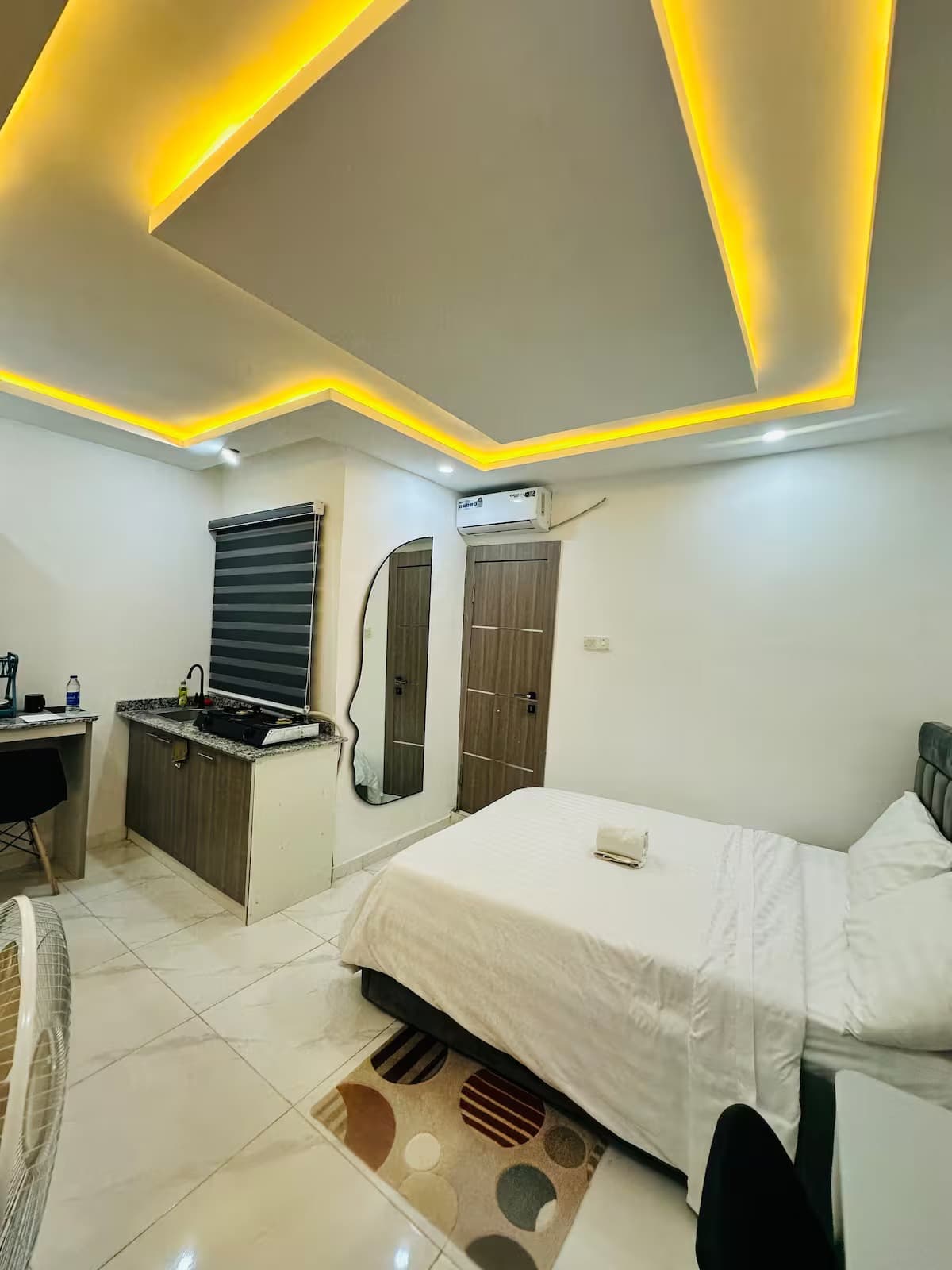 The Lekki Hideaway Sa3- Stylish Studio Retreat in Lekki Phase 1 - Unit 10 - Image 4