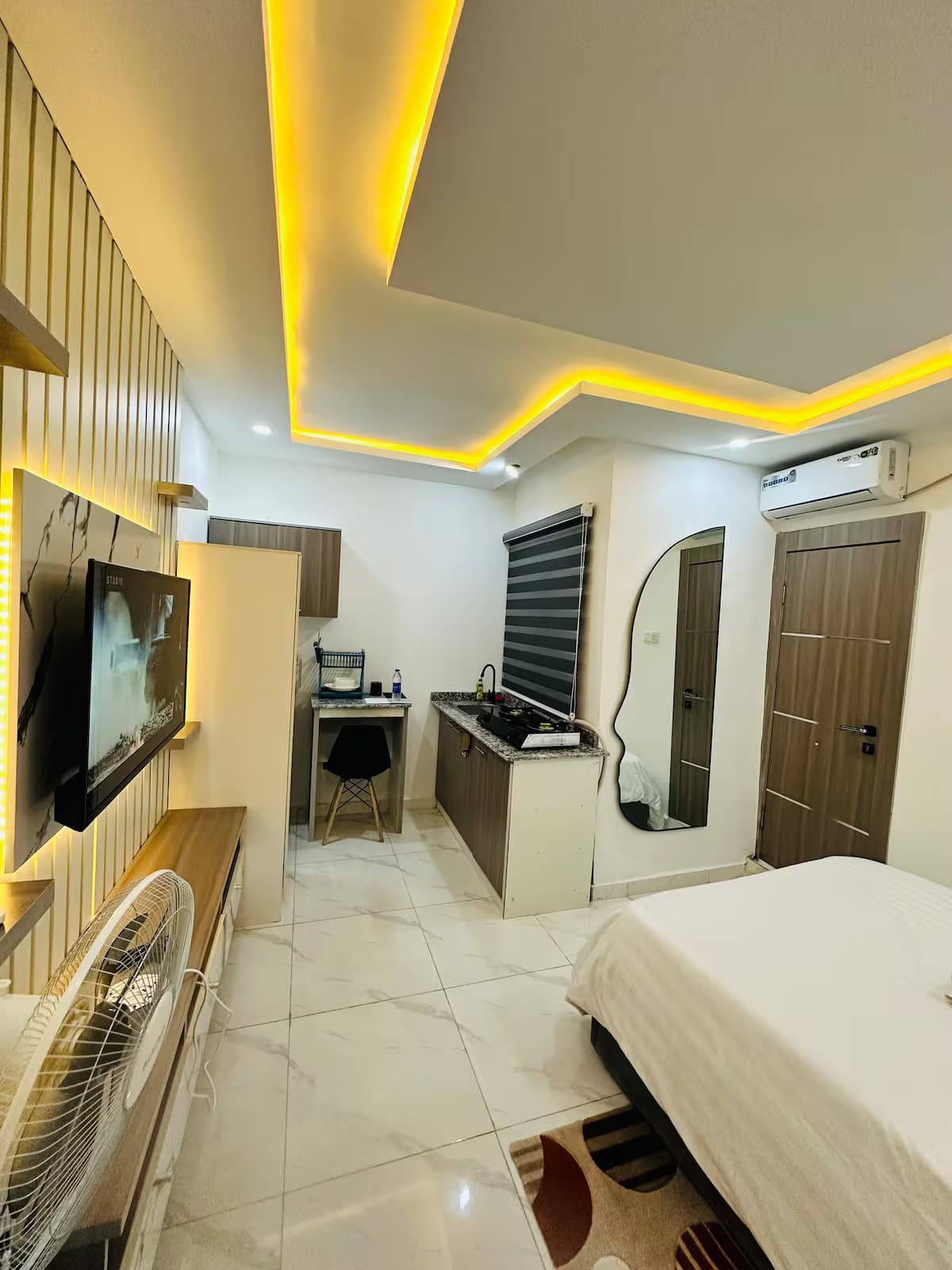 The Lekki Hideaway Sa3 - Stylish Studio Retreat in Lekki Phase 1 - Unit 11 - Image 2