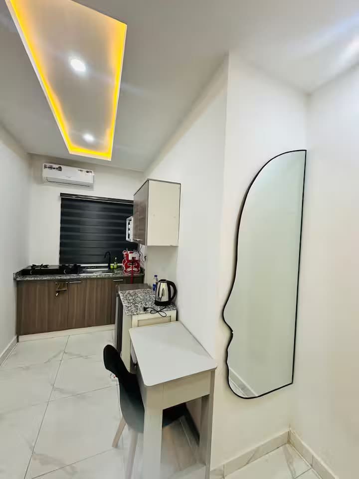 The Lekki Hideaway Sa2 - Stylish Studio Retreat in Lekki Phase 1 - Unit 12 - Image 3