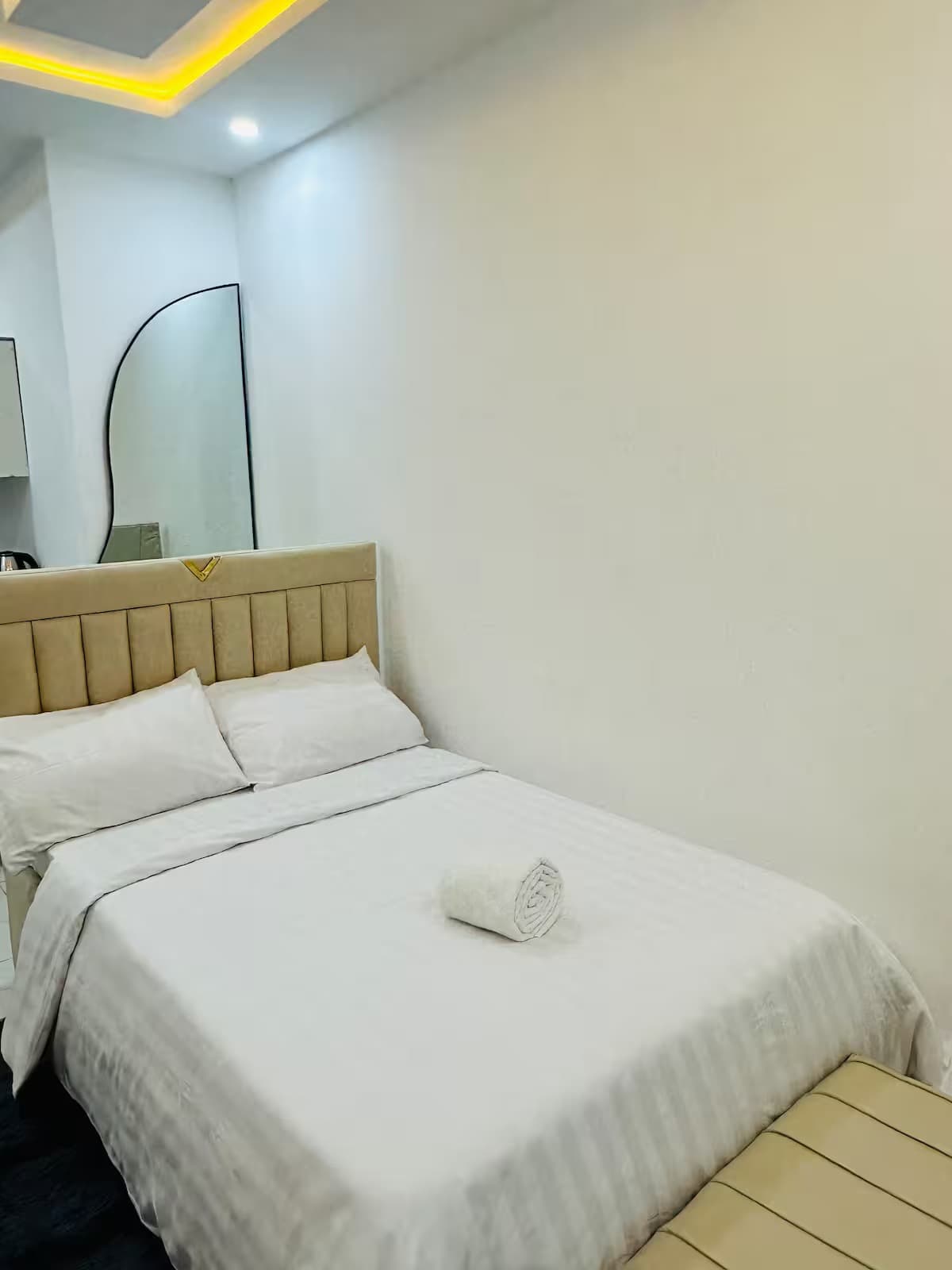 The Lekki Hideaway Sa2 - Stylish Studio Retreat in Lekki Phase 1 - Unit 12 - Image 5