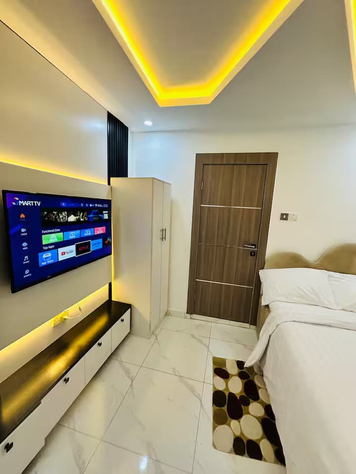 The Lekki Hideaway Sa10 - Stylish Studio Retreat in Lekki Phase 1 - Unit 13 - Image 3