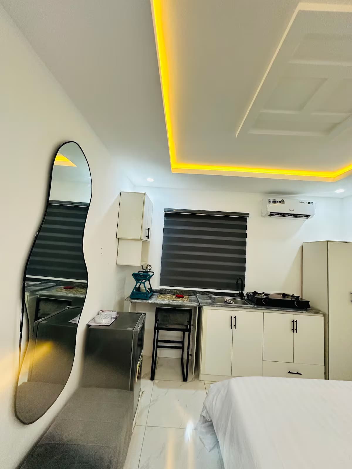 The Lekki Hideaway Sa9 - Stylish Studio Retreat in Lekki Phase 1 - Unit 14 - Image 3