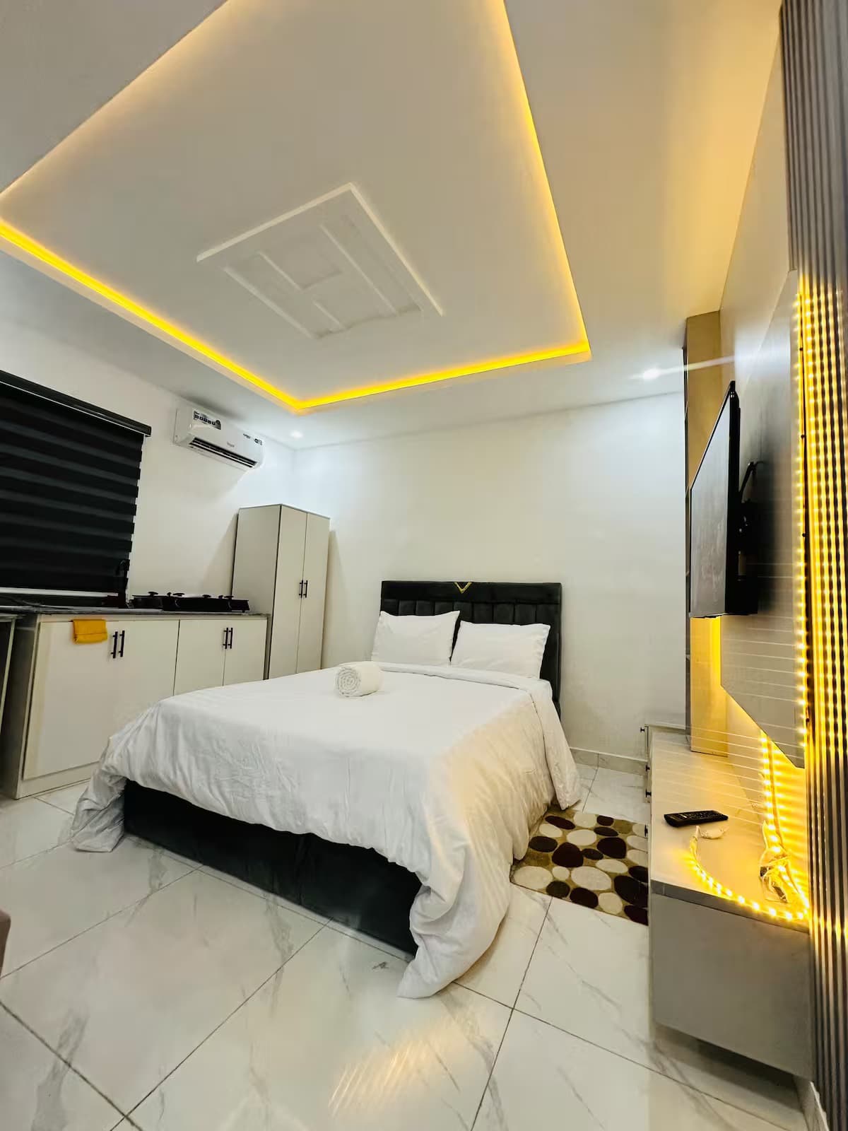 The Lekki Hideaway Sa9 - Stylish Studio Retreat in Lekki Phase 1 - Unit 14 - Image 2