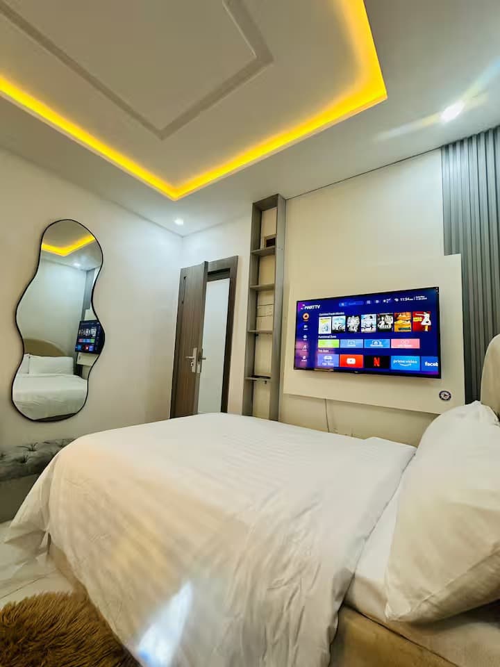 The Lekki Hideaway Sa8 - Stylish Studio Retreat in Lekki Phase 1 - Unit 15 - Image 3