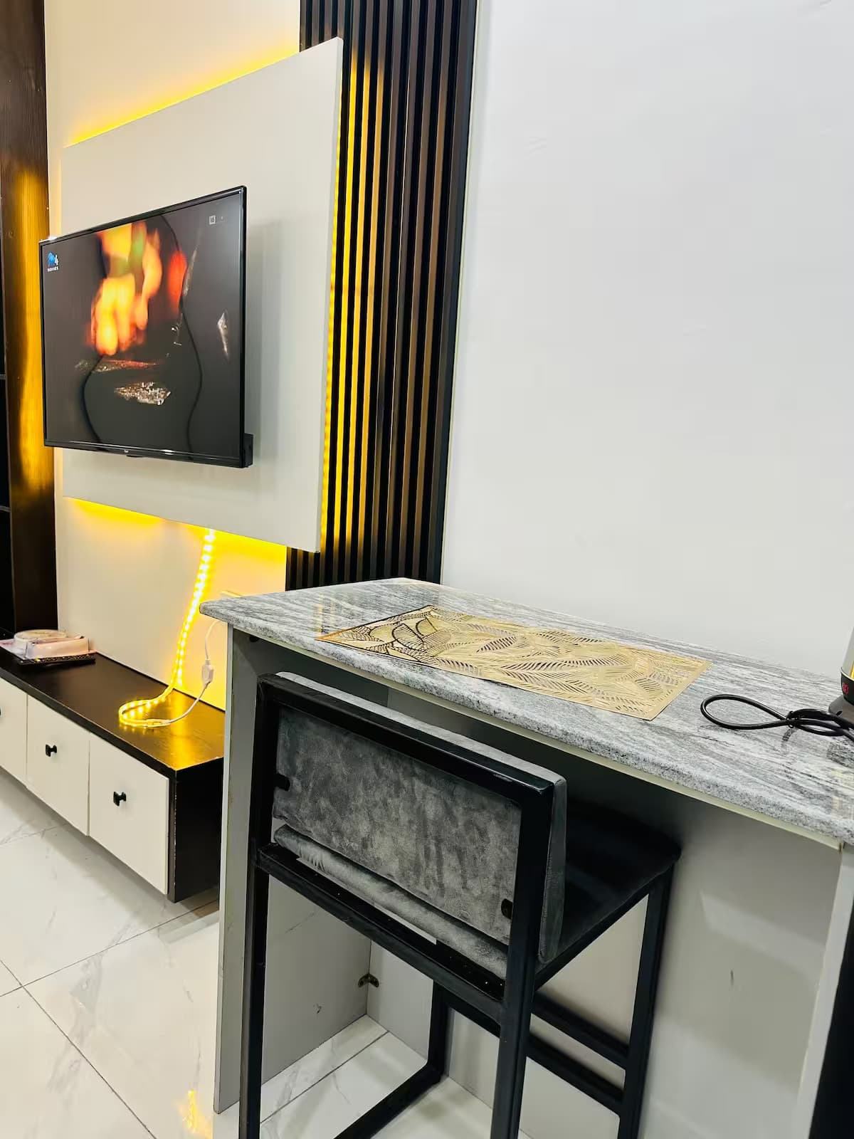 The Lekki Hideaway Sa7 - Stylish Studio Retreat in Lekki Phase 1 - Unit 16 - Image 4
