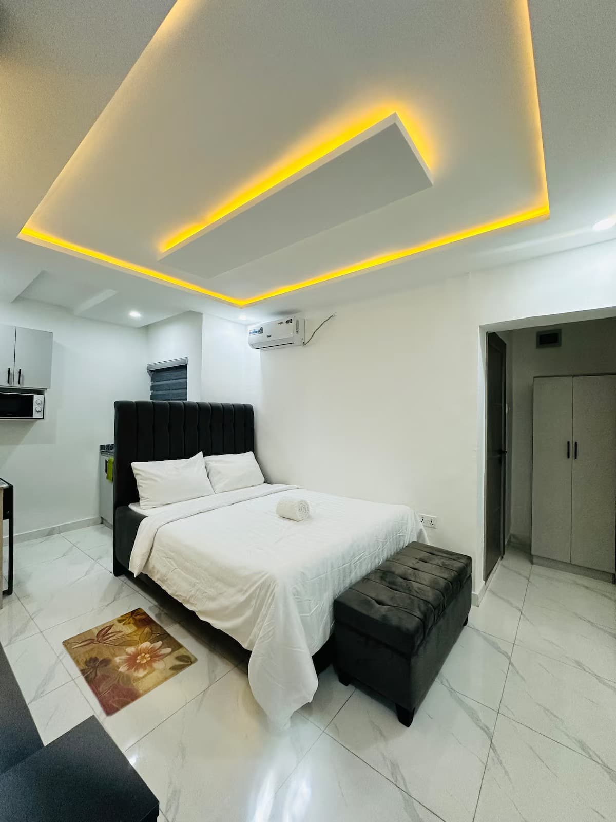 The Lekki Hideaway Sa7 - Stylish Studio Retreat in Lekki Phase 1 - Unit 16 - Image 3
