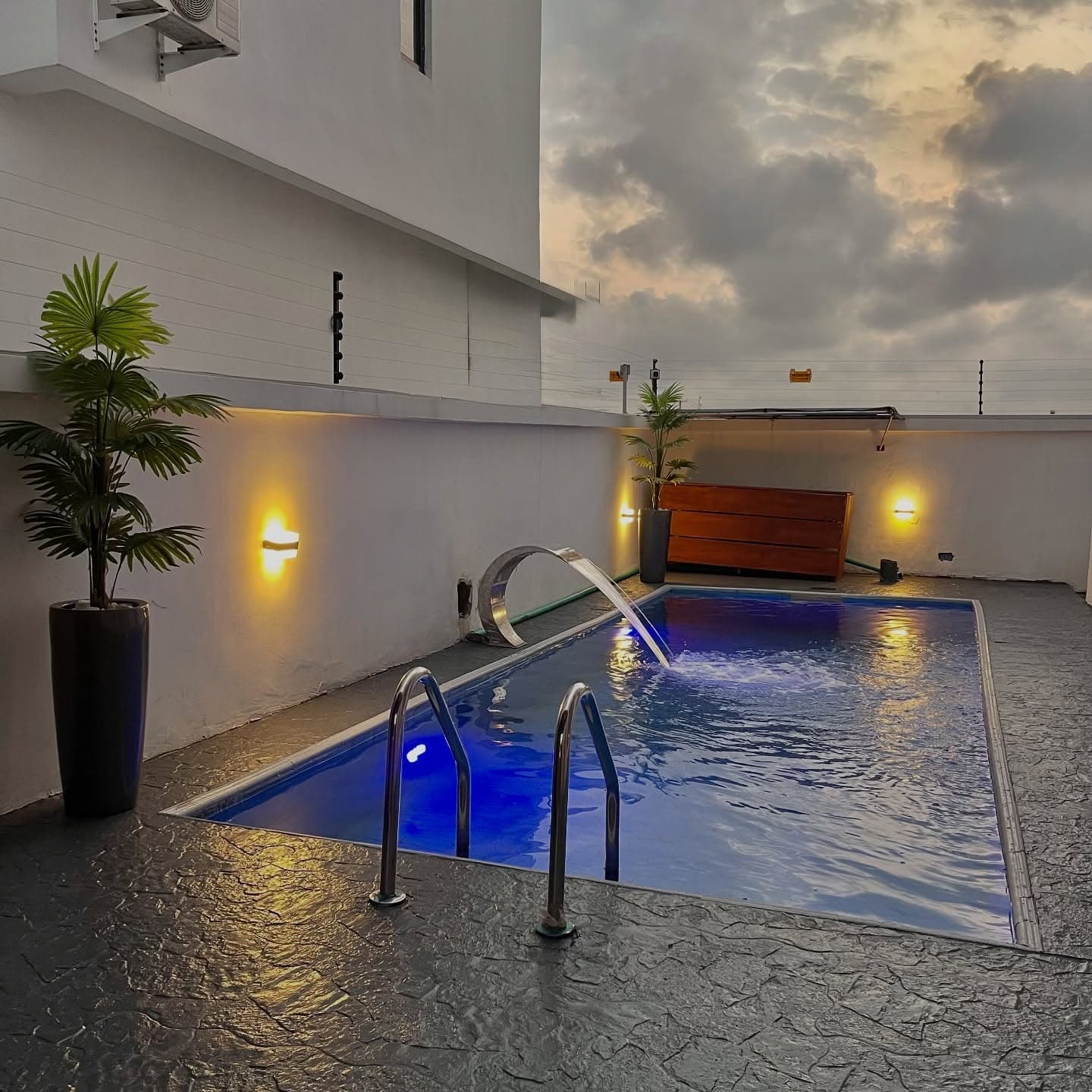 Prime Elite 6 Bedroom Apartment - Image 4