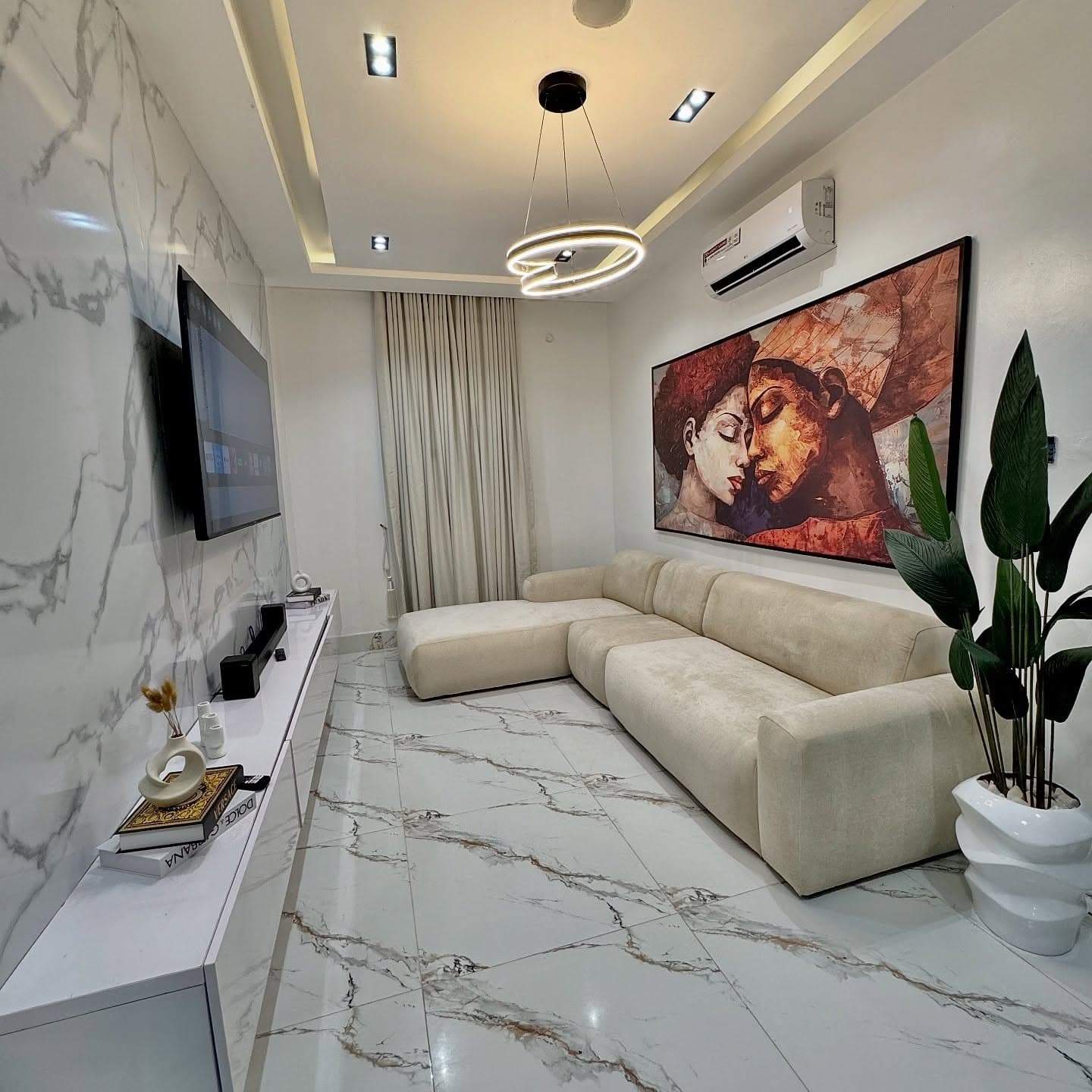 Prime Elite 6 Bedroom Apartment - Image 2
