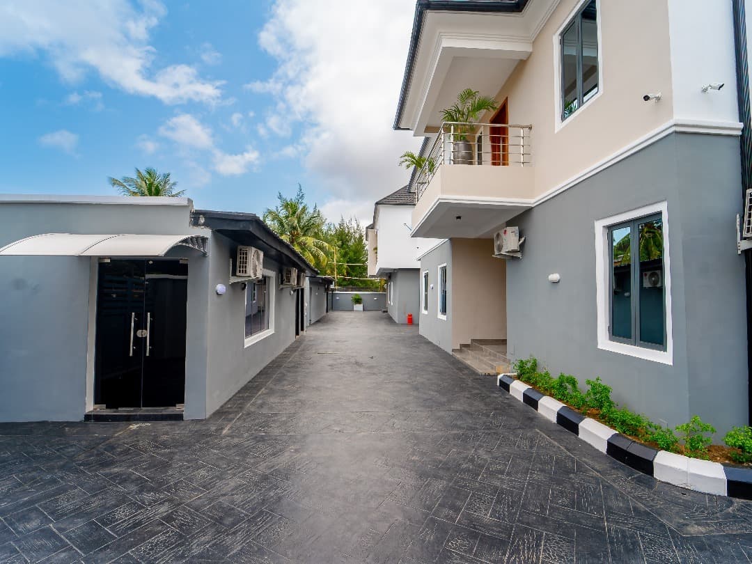 Luxury 5-Bedroom Executive Residence in Lekki - Unit 2 - Image 2
