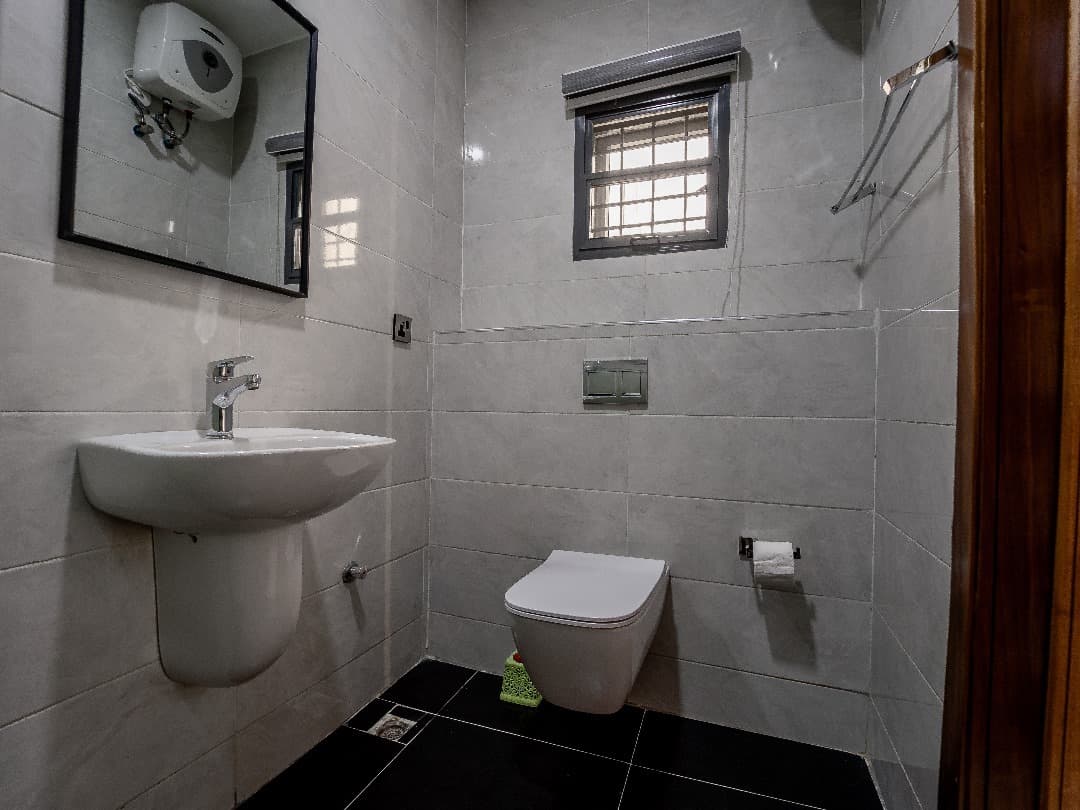 Luxury 5-Bedroom Executive Residence in Lekki - Unit 2 - Image 4