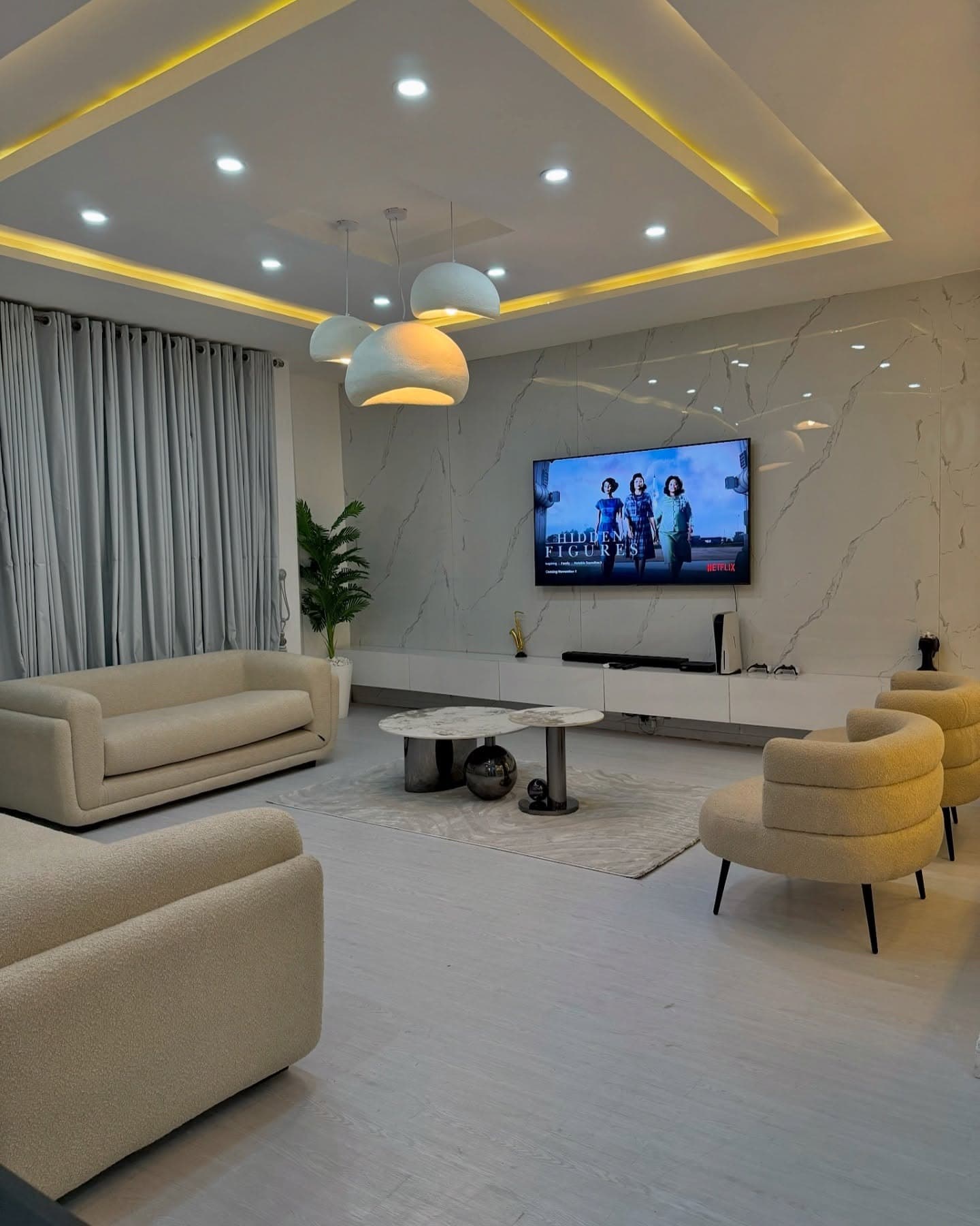 Deluxque 4-Bedroom Apartment