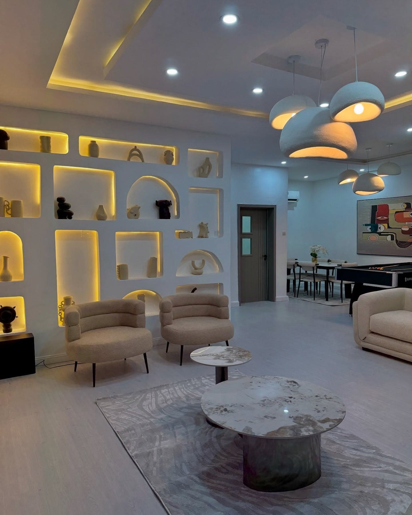 Deluxque 4-Bedroom Apartment - Image 3