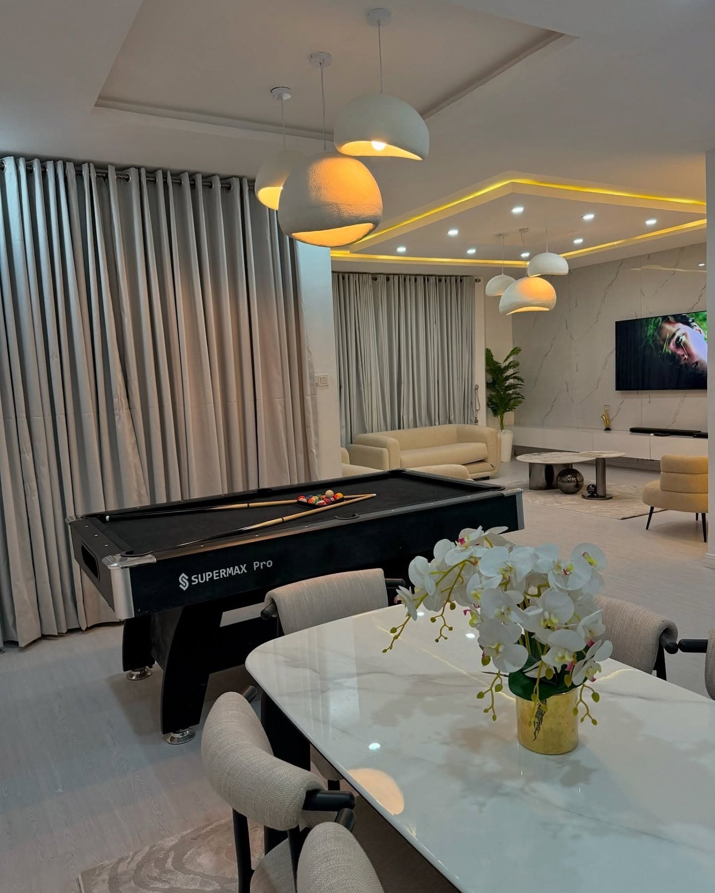 Deluxque 4-Bedroom Apartment - Image 2