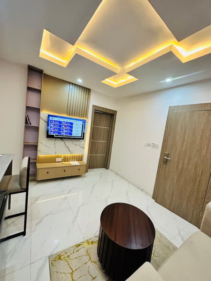 Lekki Luxe Escape B5 - Stylish 1-Bedroom & Parlour
