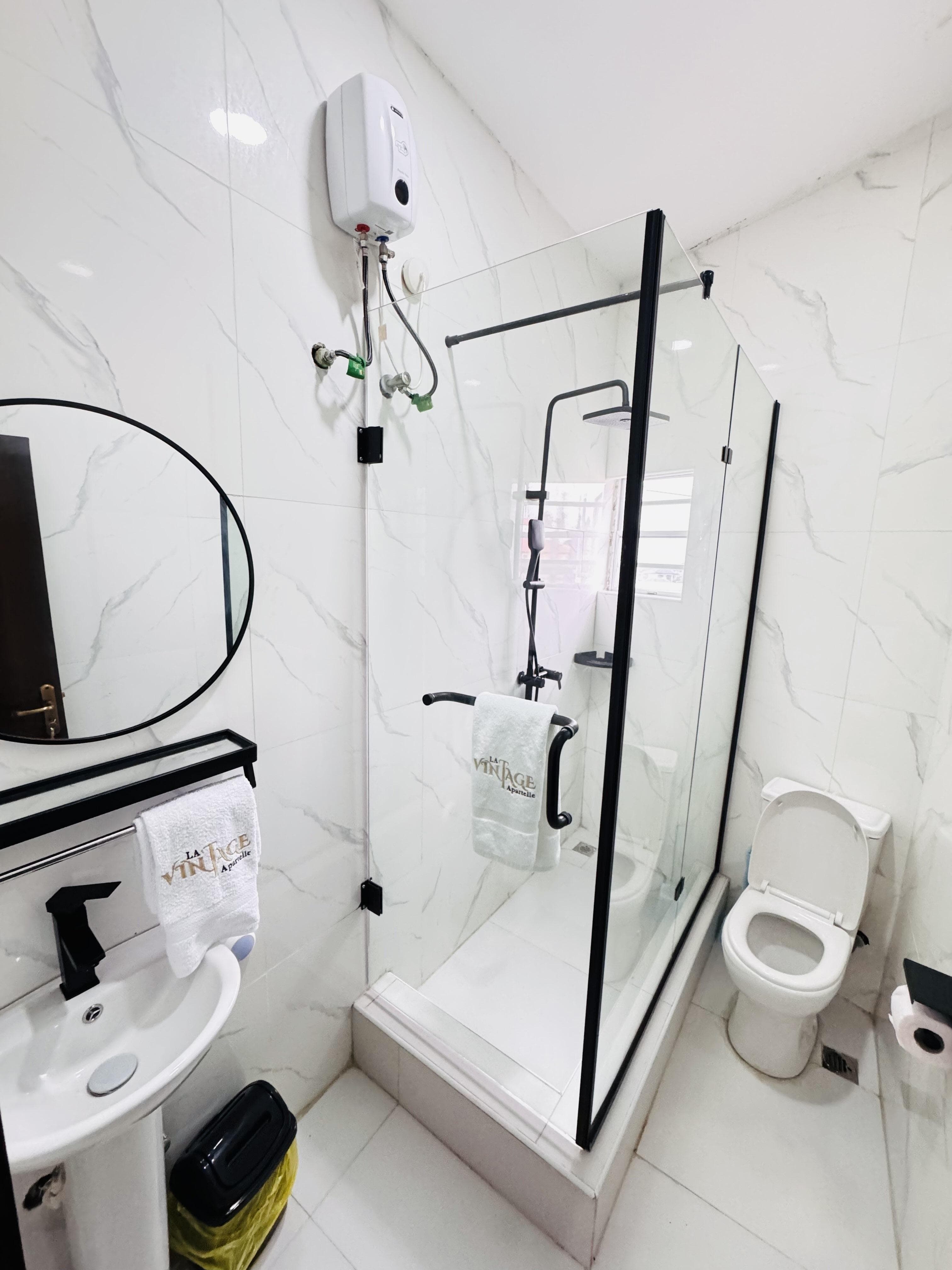 Dubai Studio Apartment - Image 5