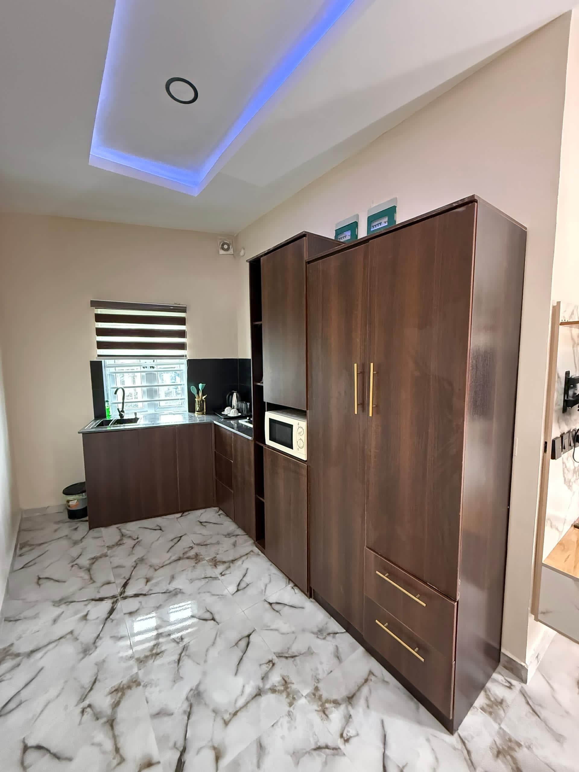Dubai Studio Apartment - Image 4