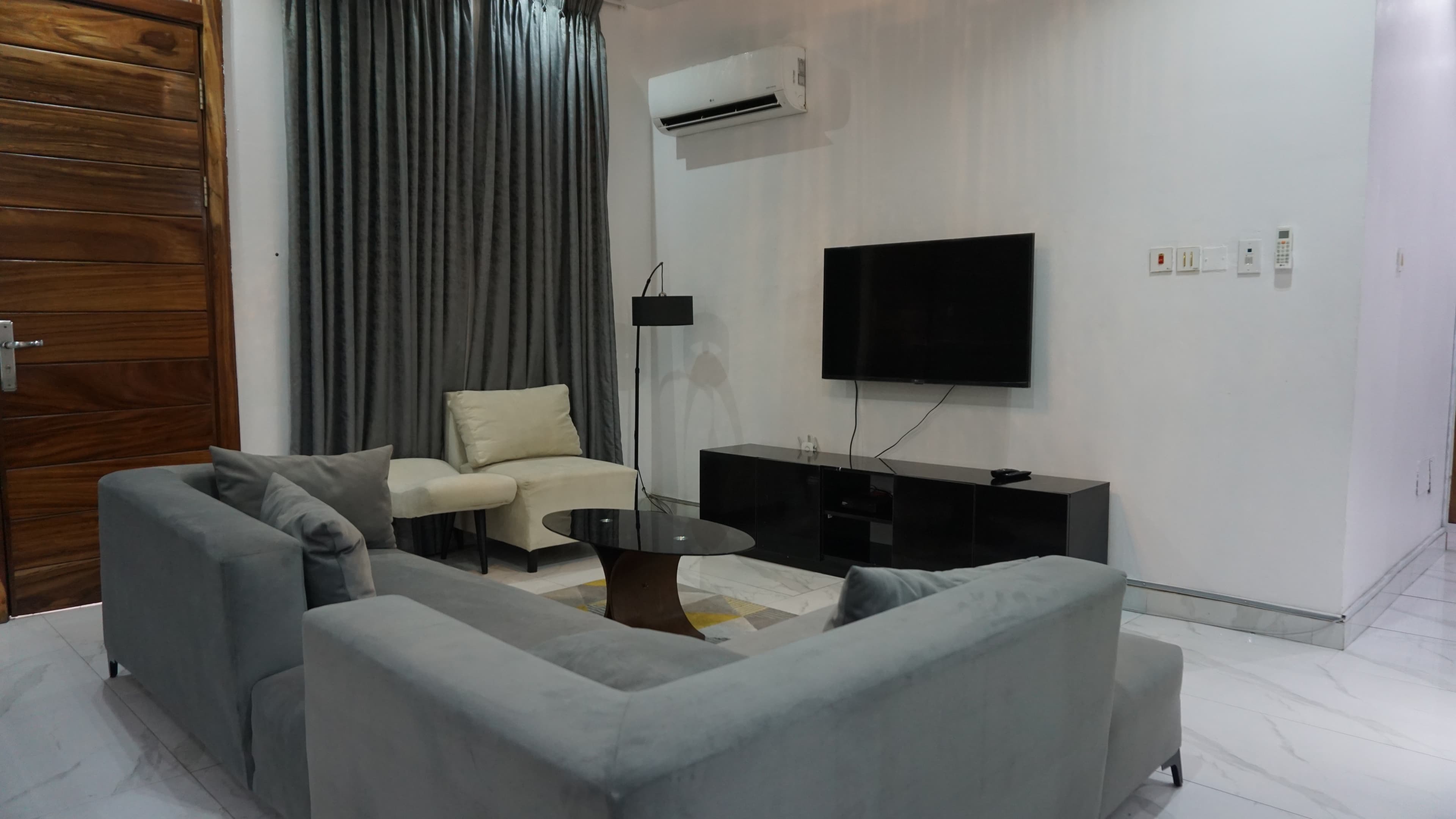 Paris Villa 6-Bedroom Apartment - Image 3