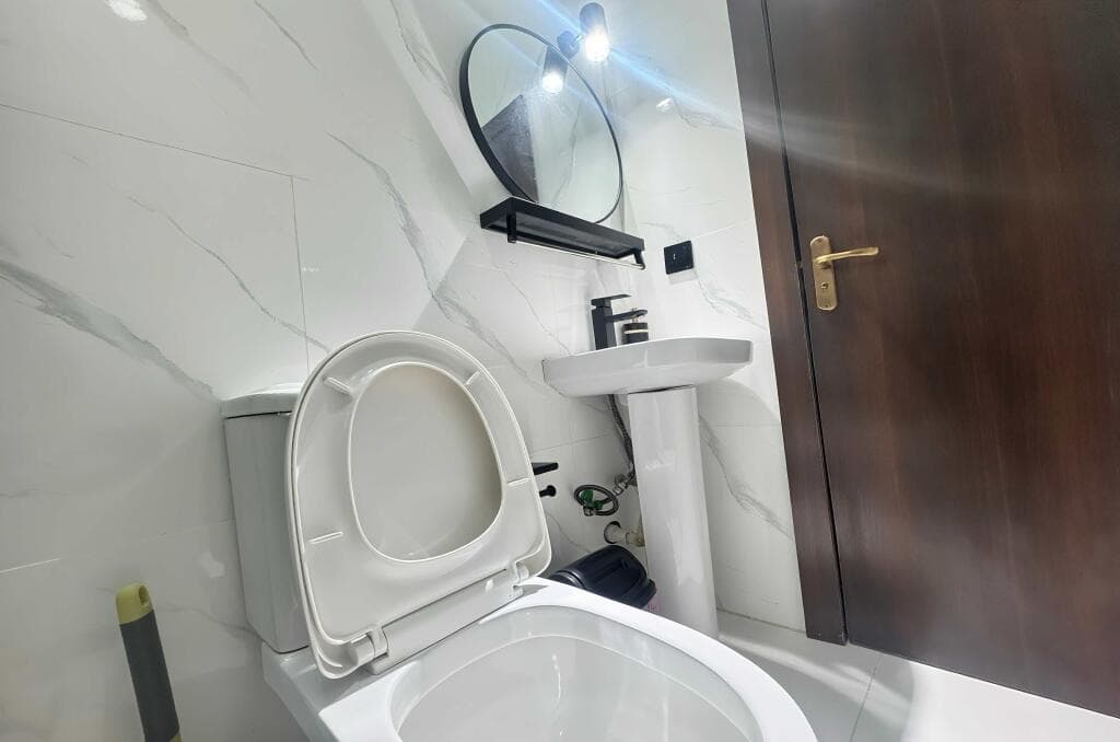 Singapore 1 Bedroom Apartment - Image 4