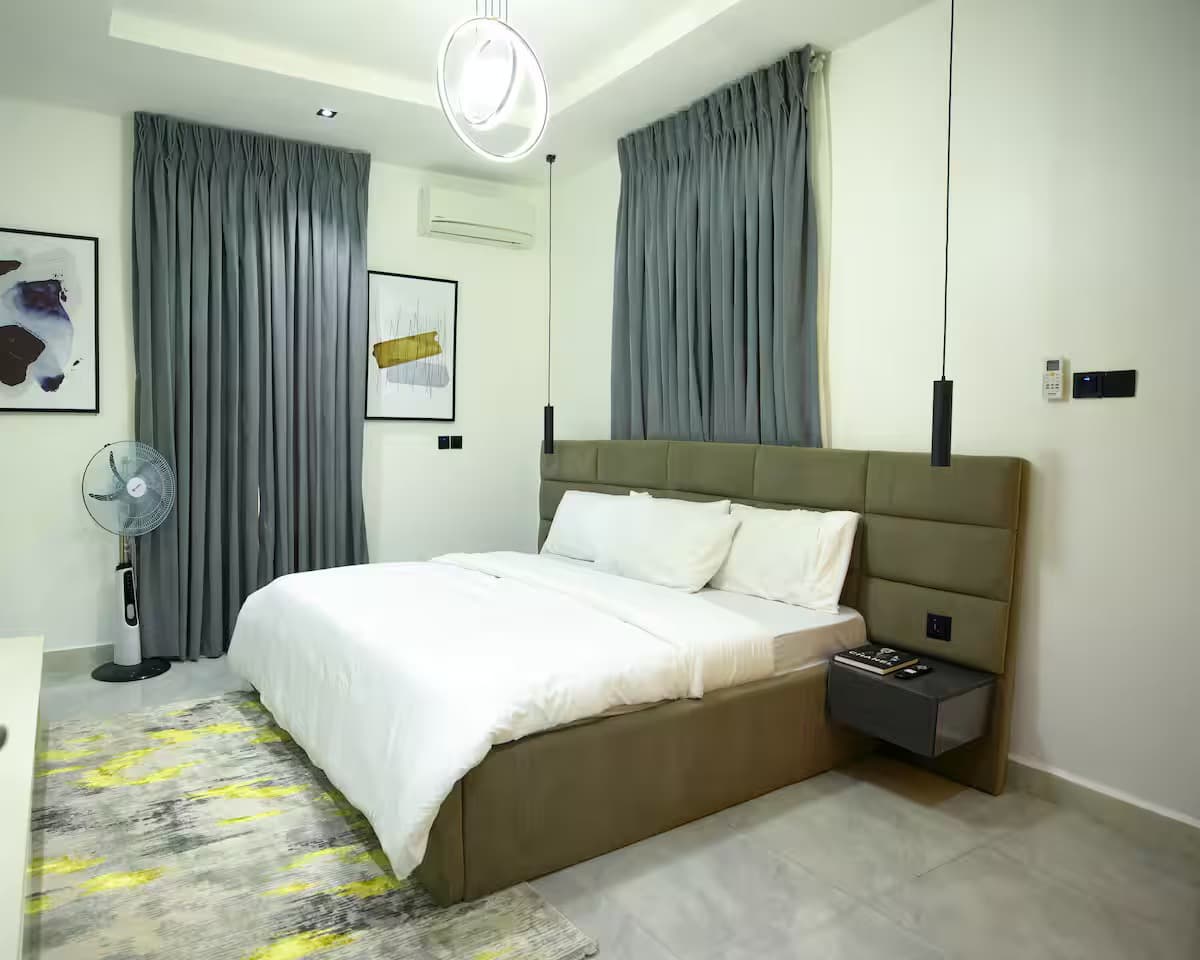 Grandlux 2-Bedroom Apartment - Image 4