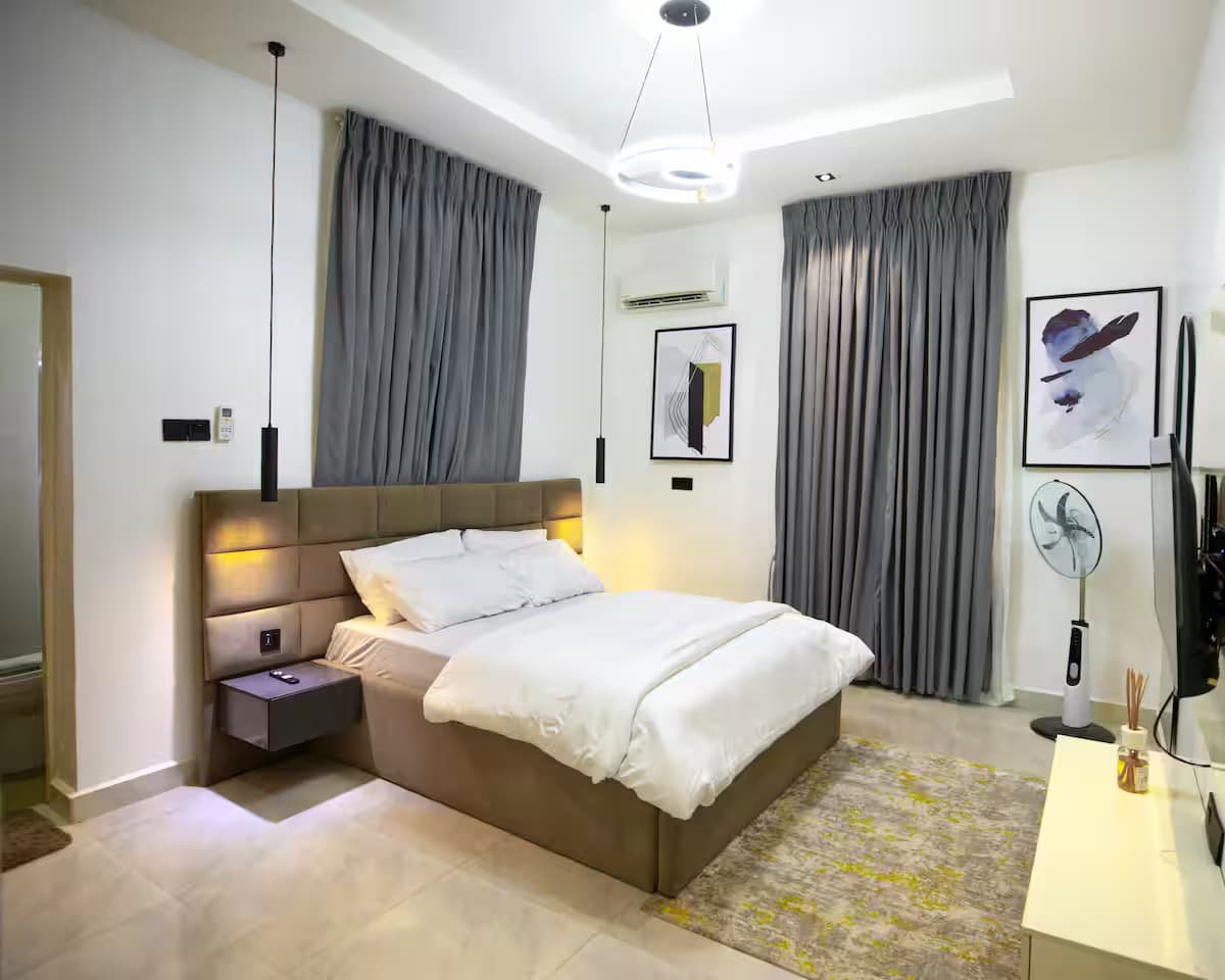 Grandlux 2-Bedroom Apartment - Image 5