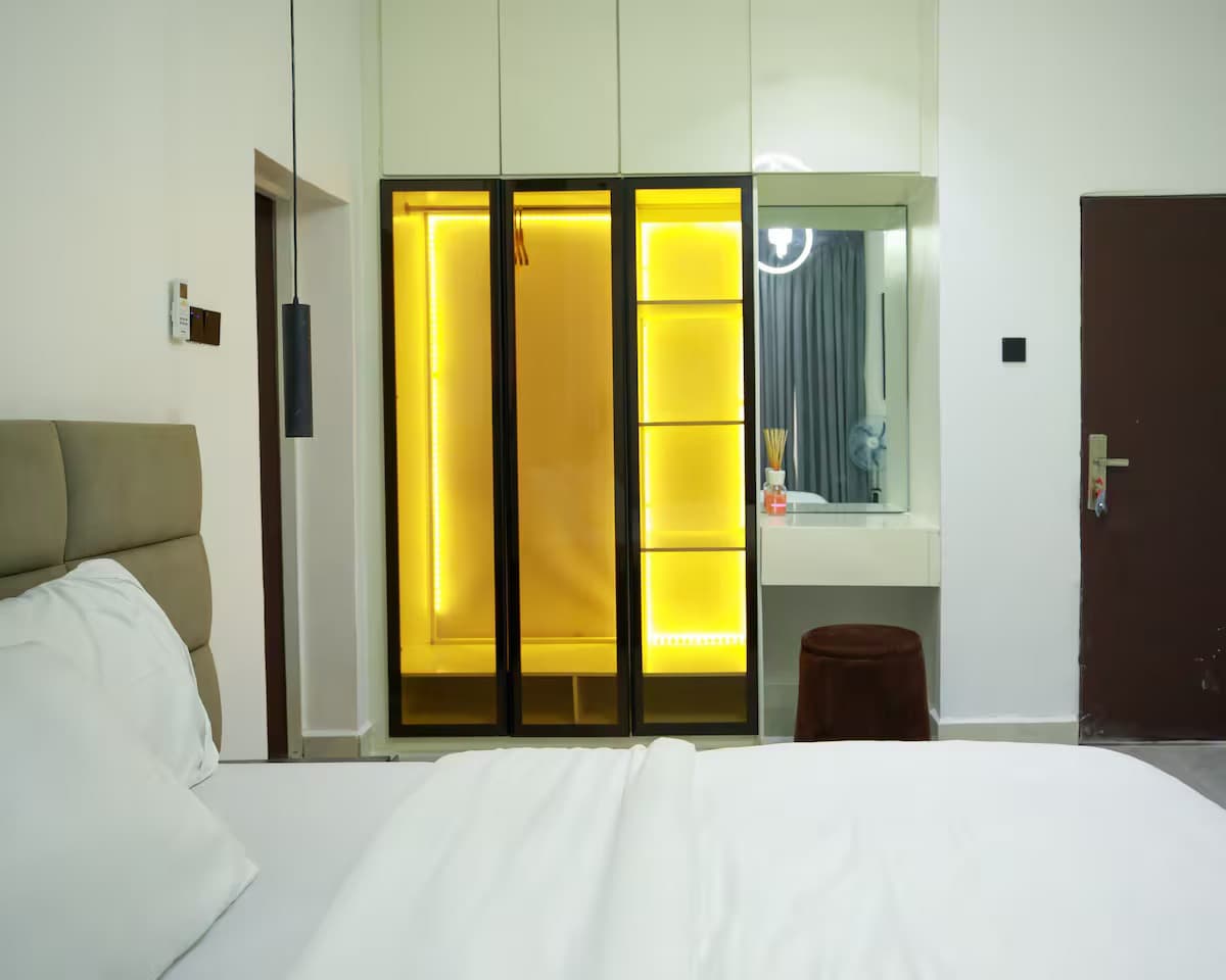 Grandlux 2-Bedroom Apartment - Image 3