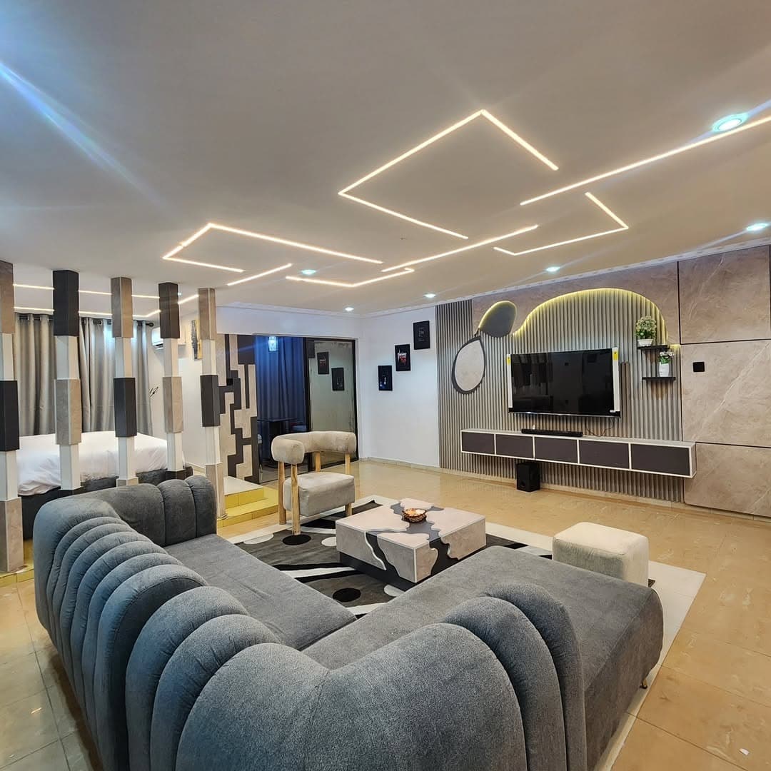 6 Bedroom Apartment