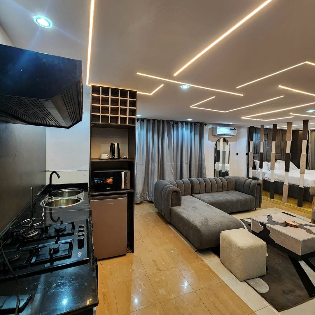 6 Bedroom Apartment - Image 4