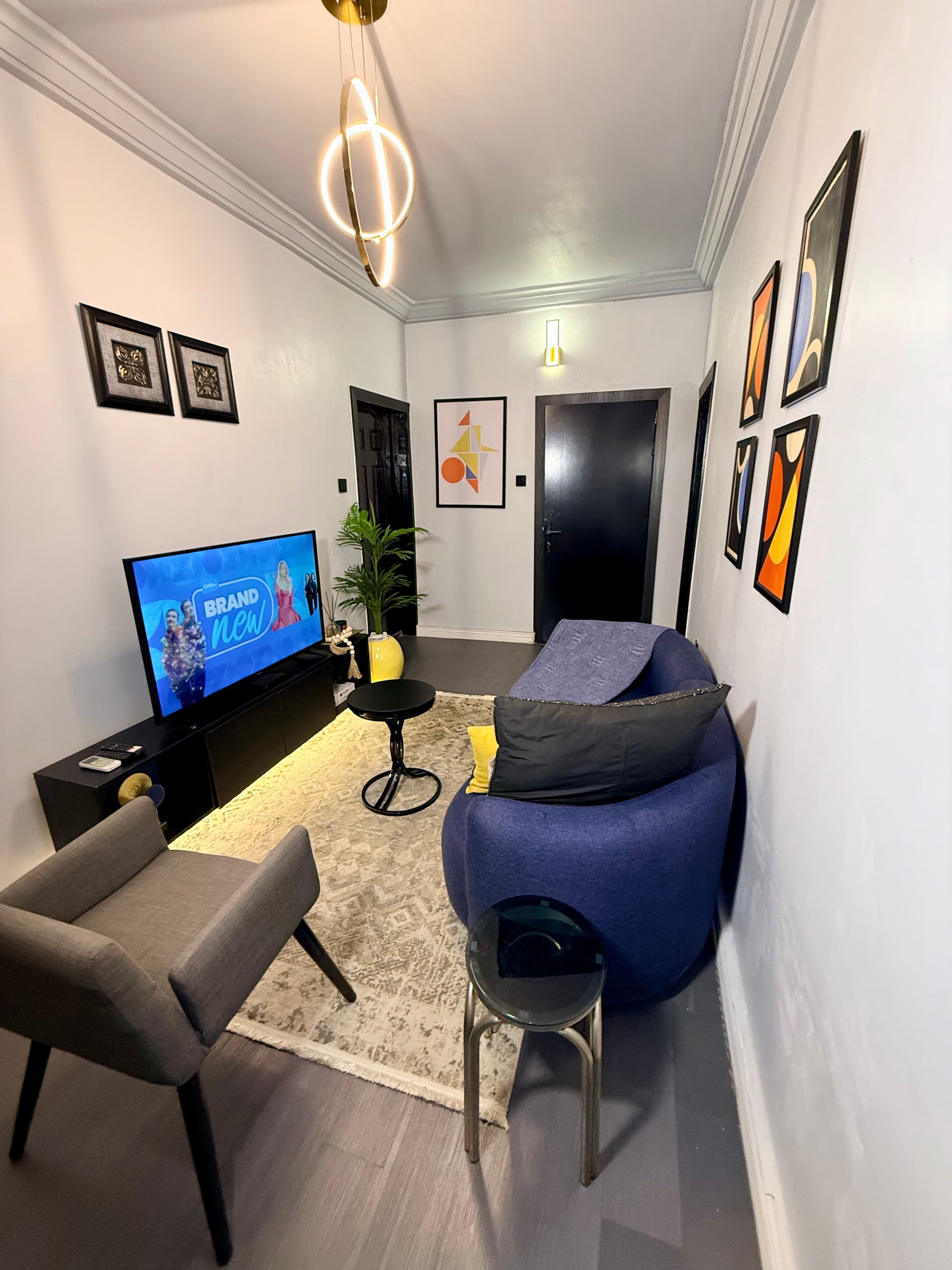 Grandlux One Bedroom Apartment - Image 3