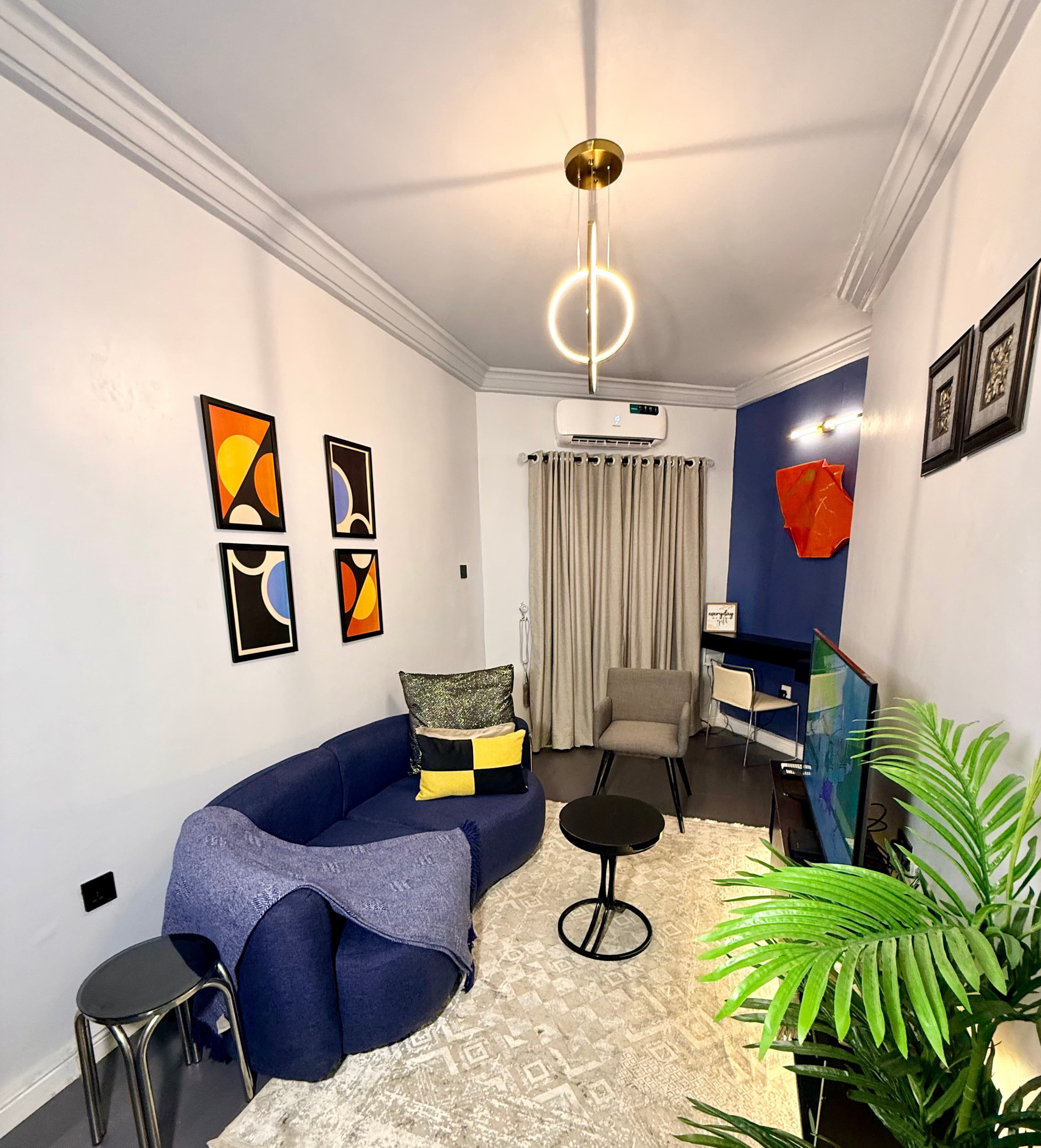 Grandlux One Bedroom Apartment - Image 4