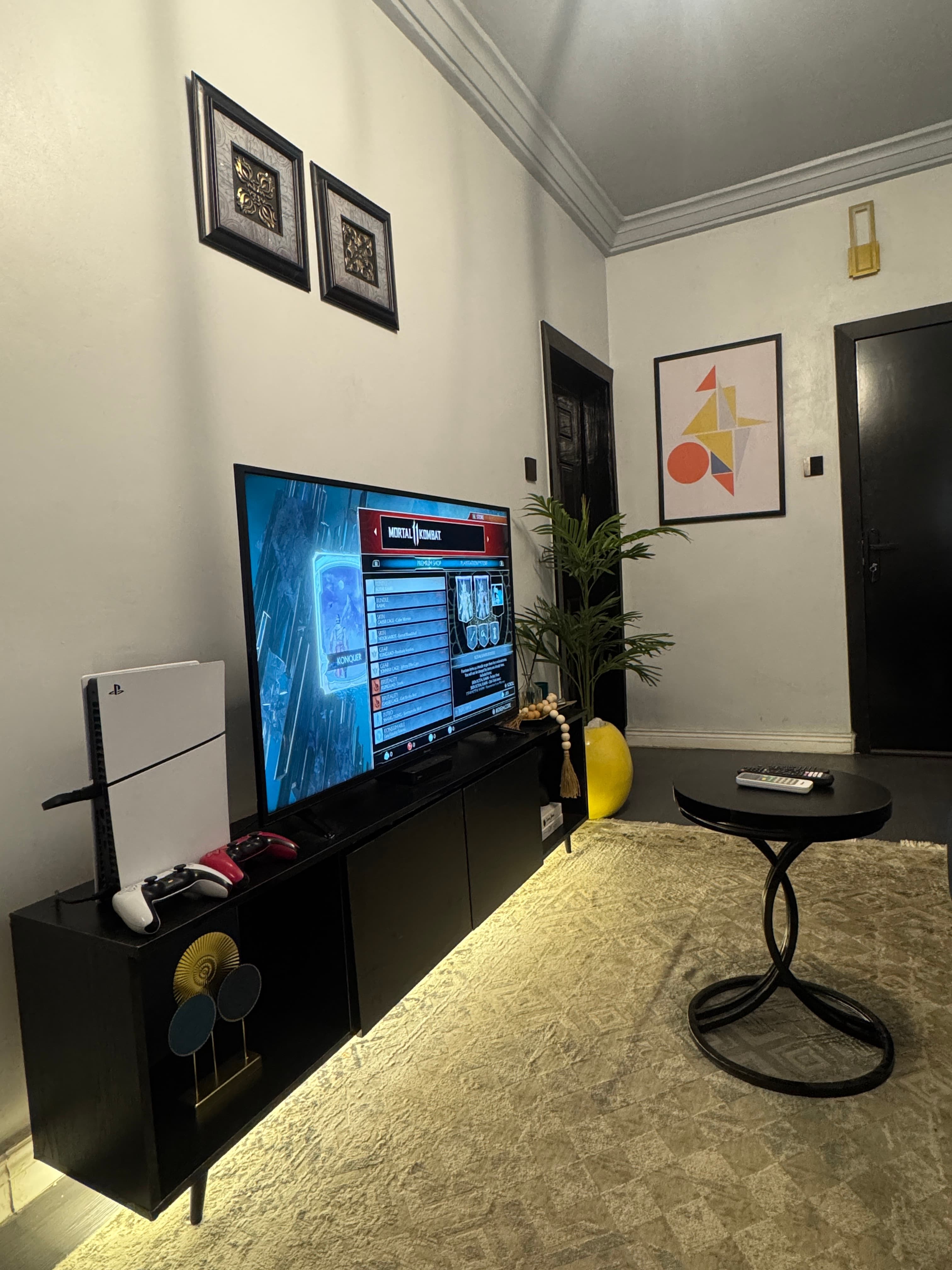 Grandlux One Bedroom Apartment - Image 2